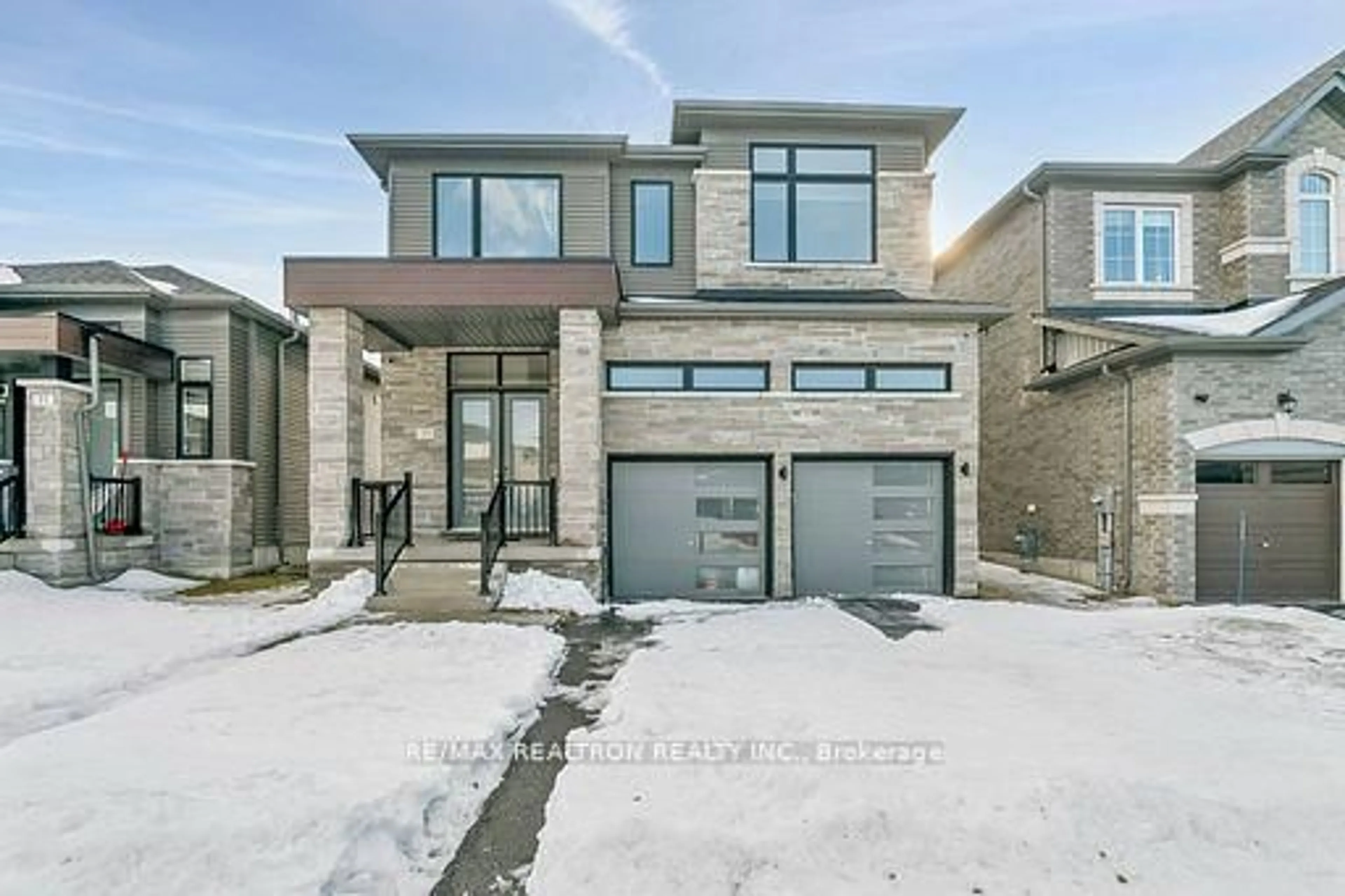 Home with brick exterior material, street for 33 Simona Ave, Wasaga Beach Ontario L9Z 0L5