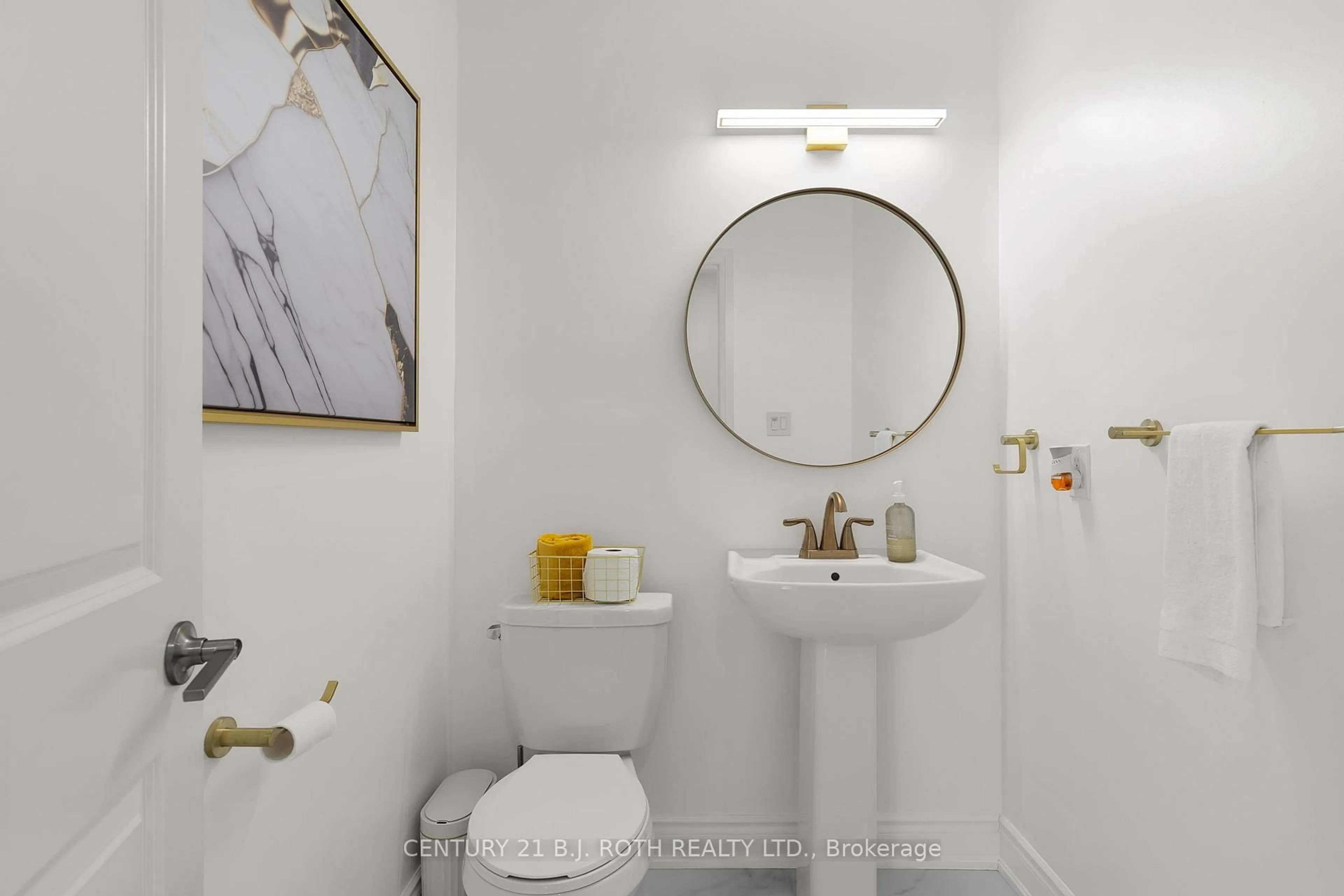 Standard bathroom, ceramic/tile floor for 33 Brown Bear St, Barrie Ontario L9J 0H7