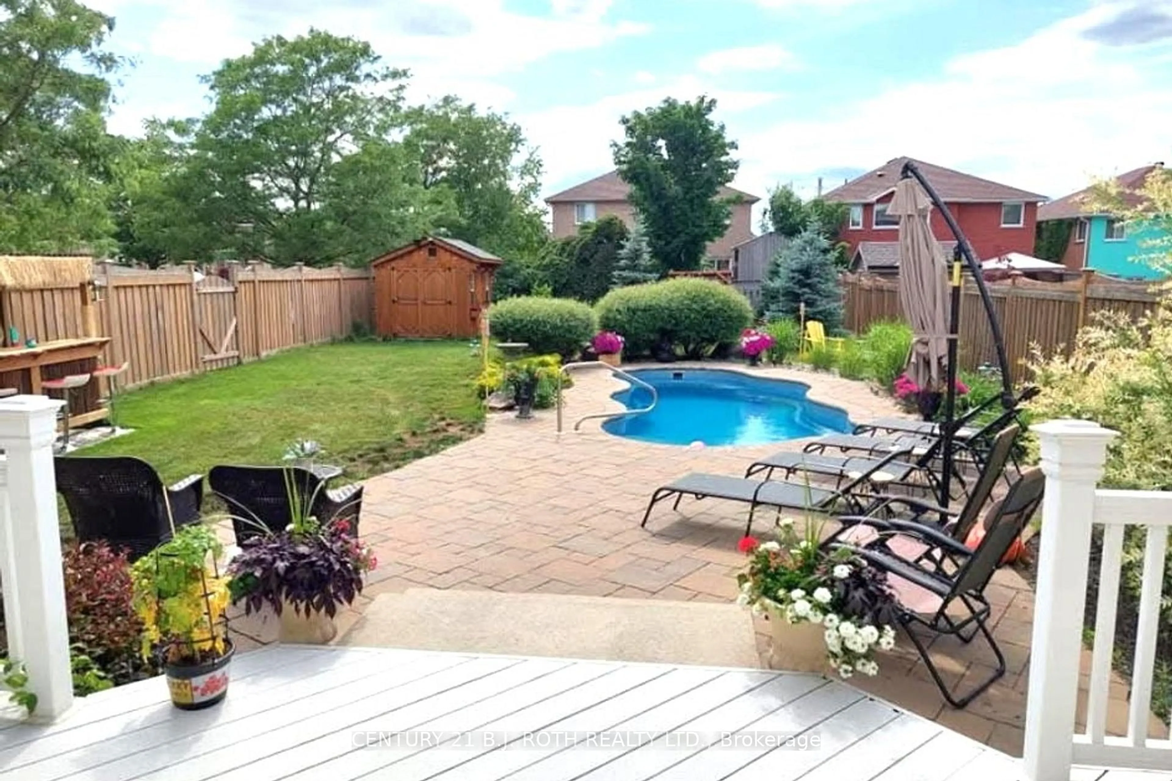 Patio, water/lake/river/ocean view for 14 Round Leaf Crt, Barrie Ontario L4N 9N3