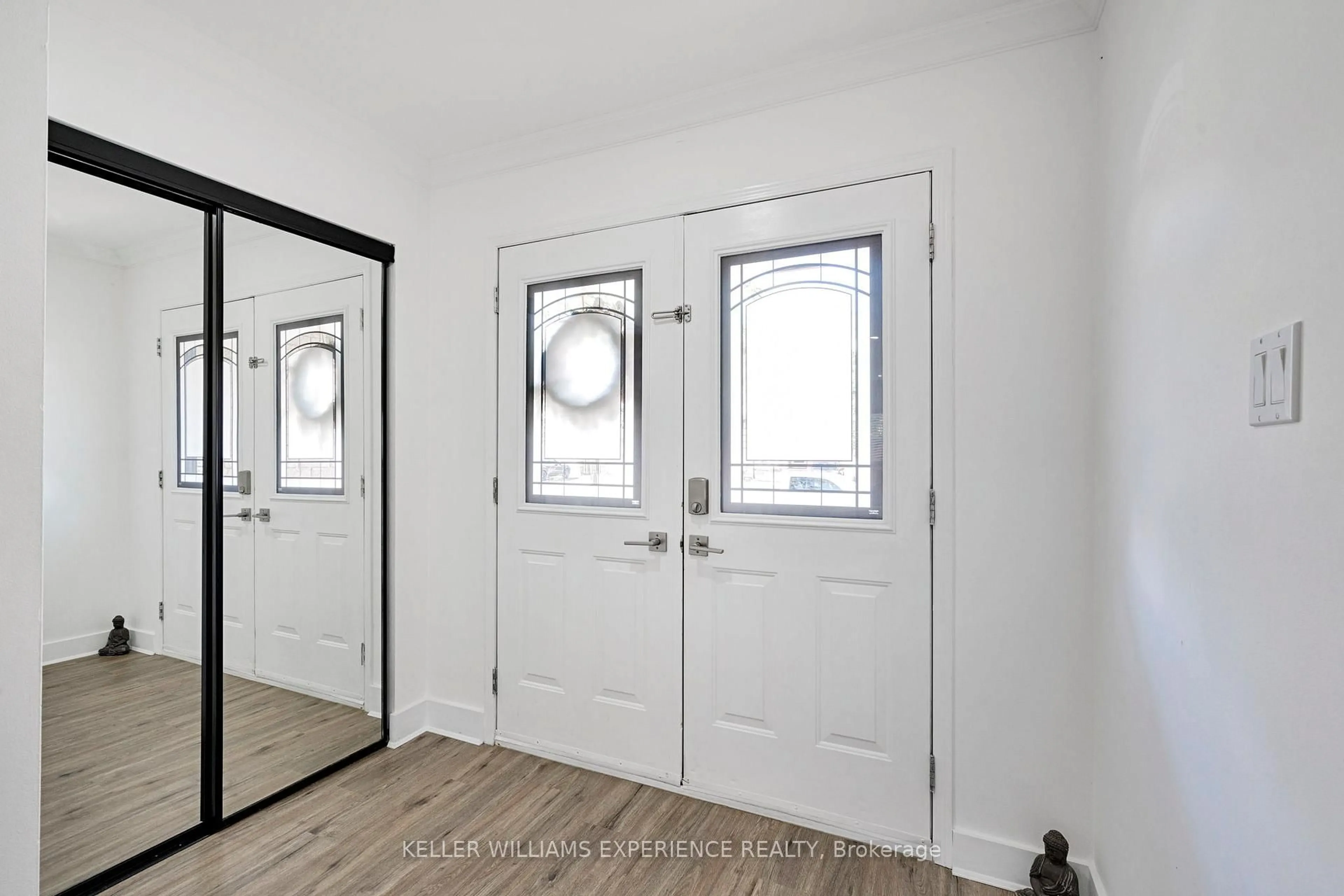 Indoor entryway for 91 Butternut Dr, Barrie Ontario L4N 9Z7