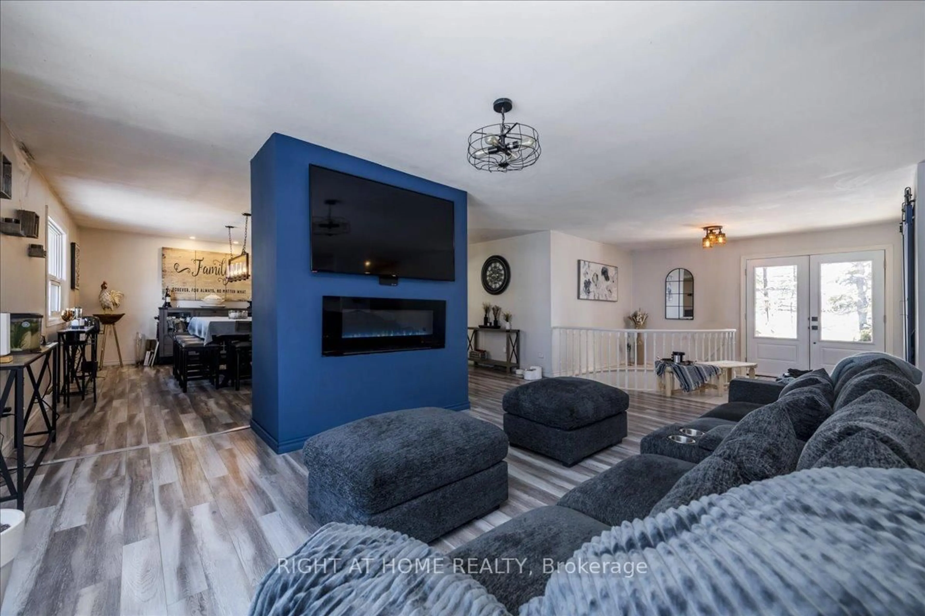 Living room with furniture, unknown for 1628 Warminster Sdrd, Oro-Medonte Ontario L0K 1E0