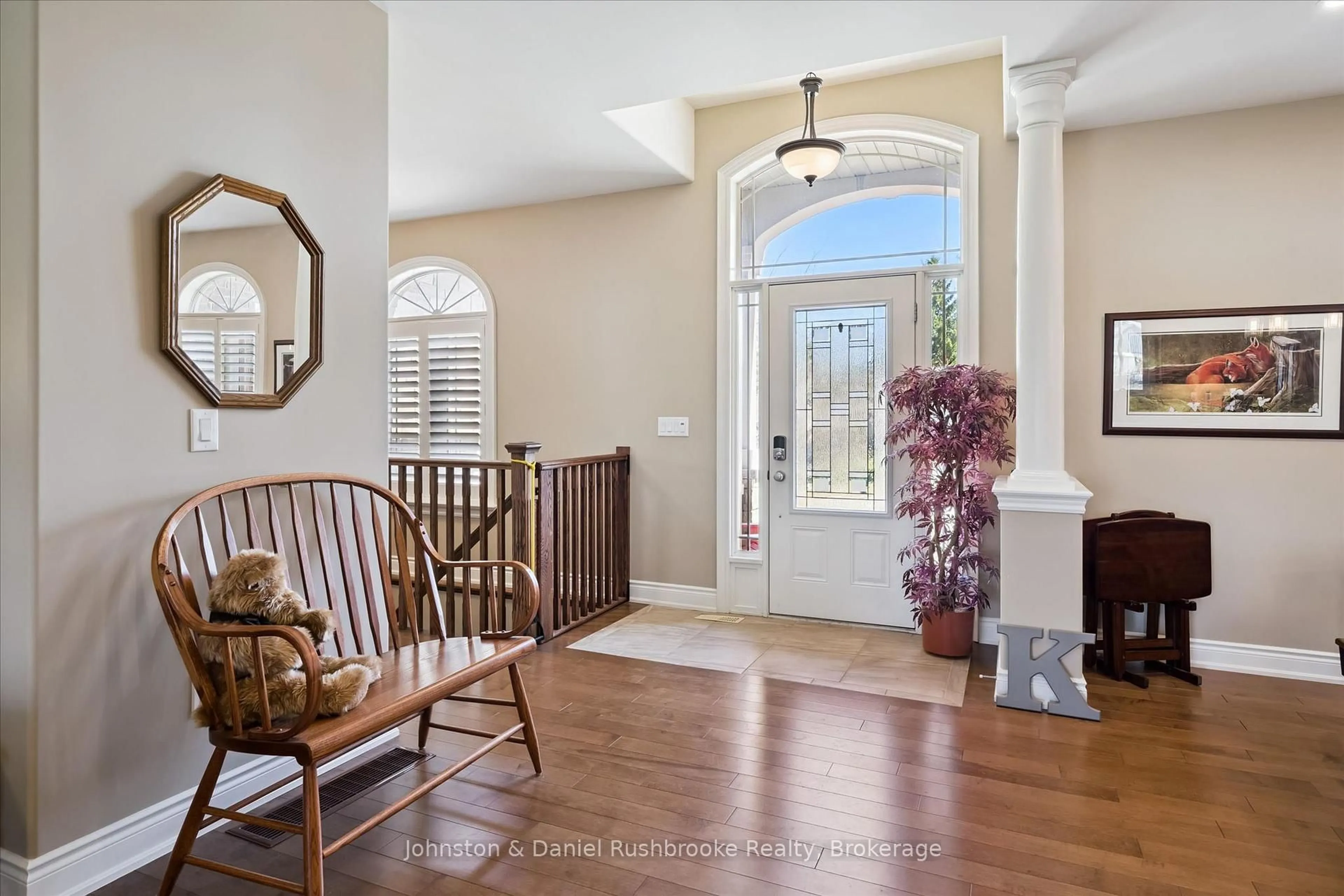 Indoor entryway for 1842 Meadowview Crt, Severn Ontario L3V 0V6