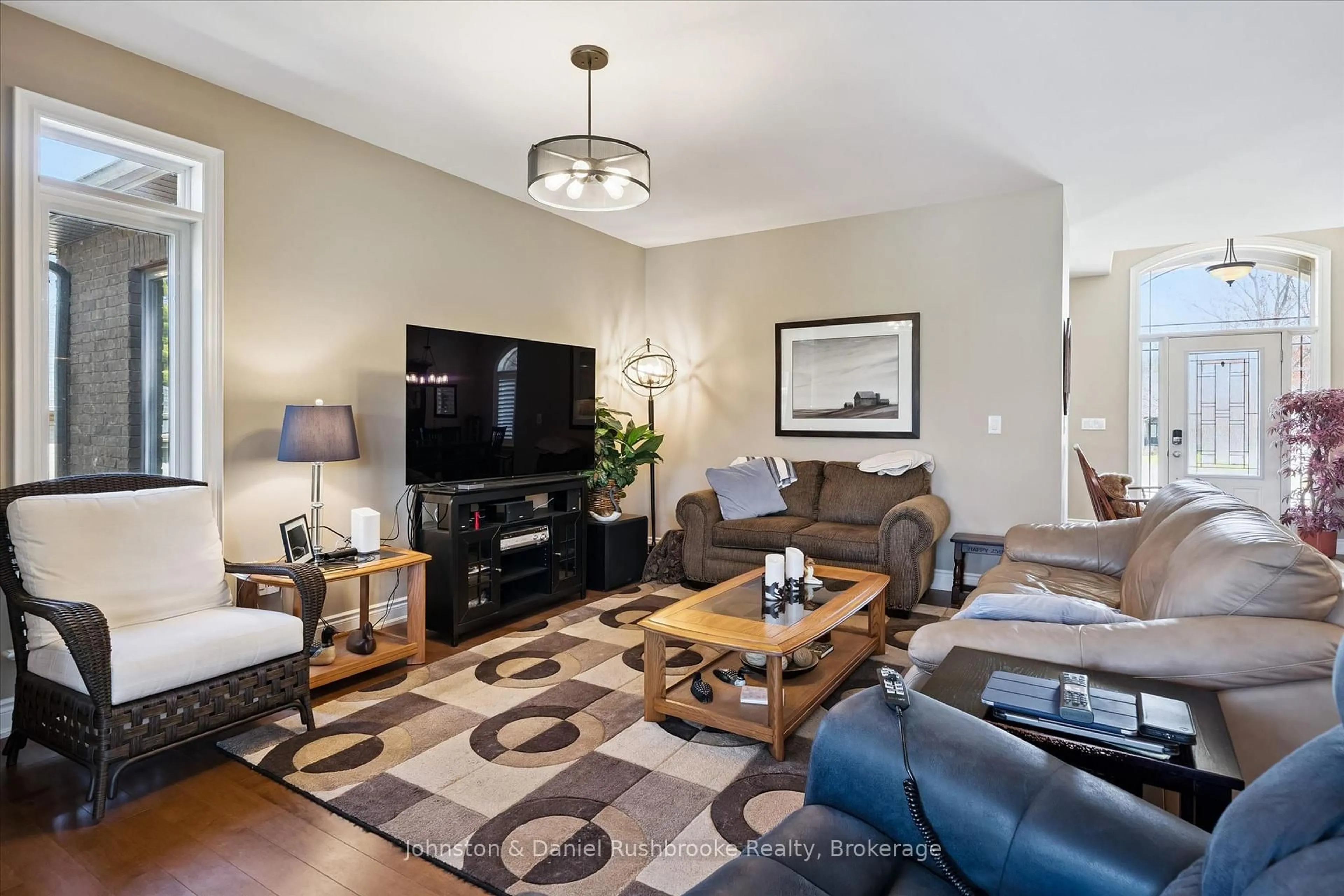 Living room with furniture, unknown for 1842 Meadowview Crt, Severn Ontario L3V 0V6