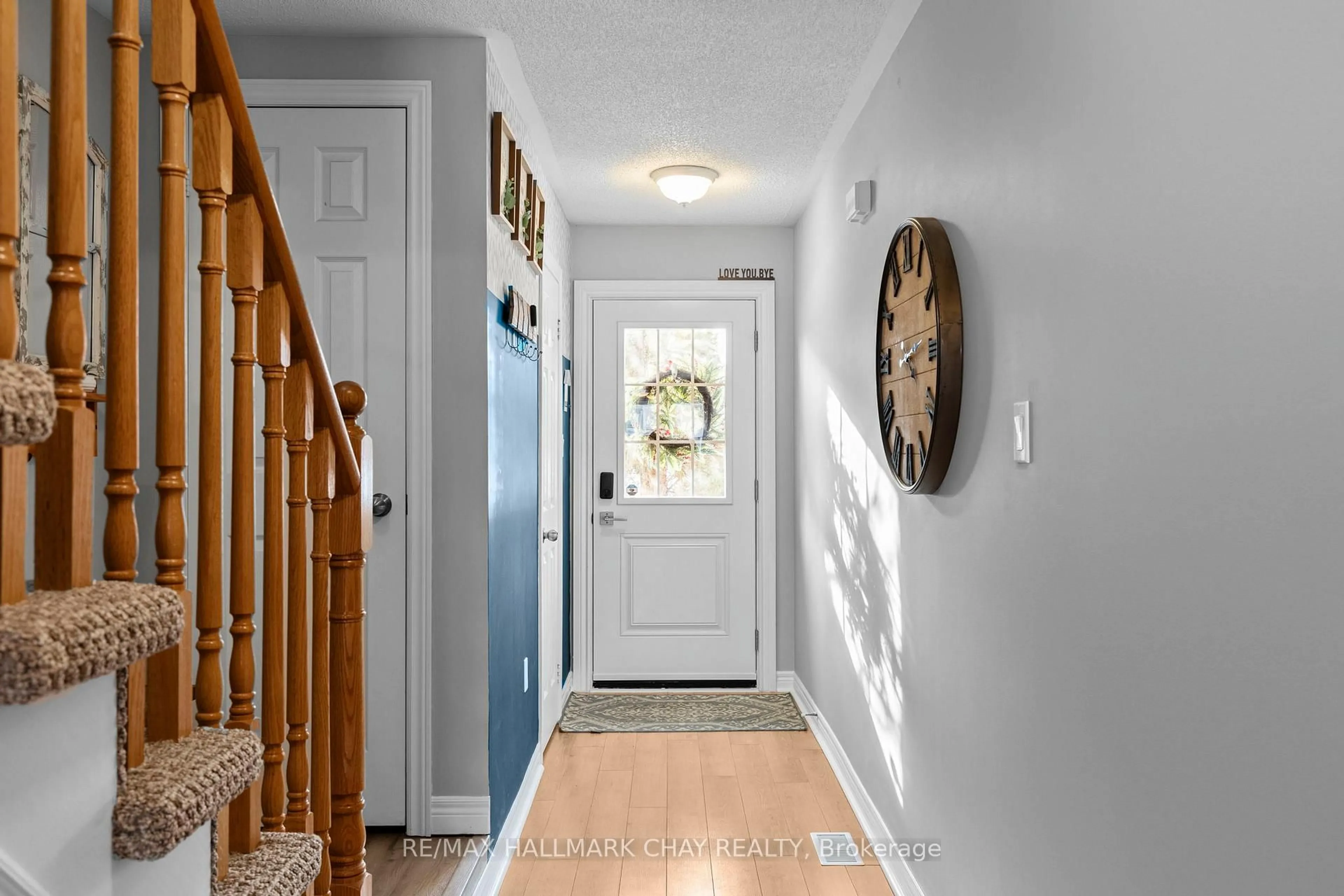 Indoor entryway for 430 MAPLEVIEW Dr #38, Barrie Ontario L4N 0H4