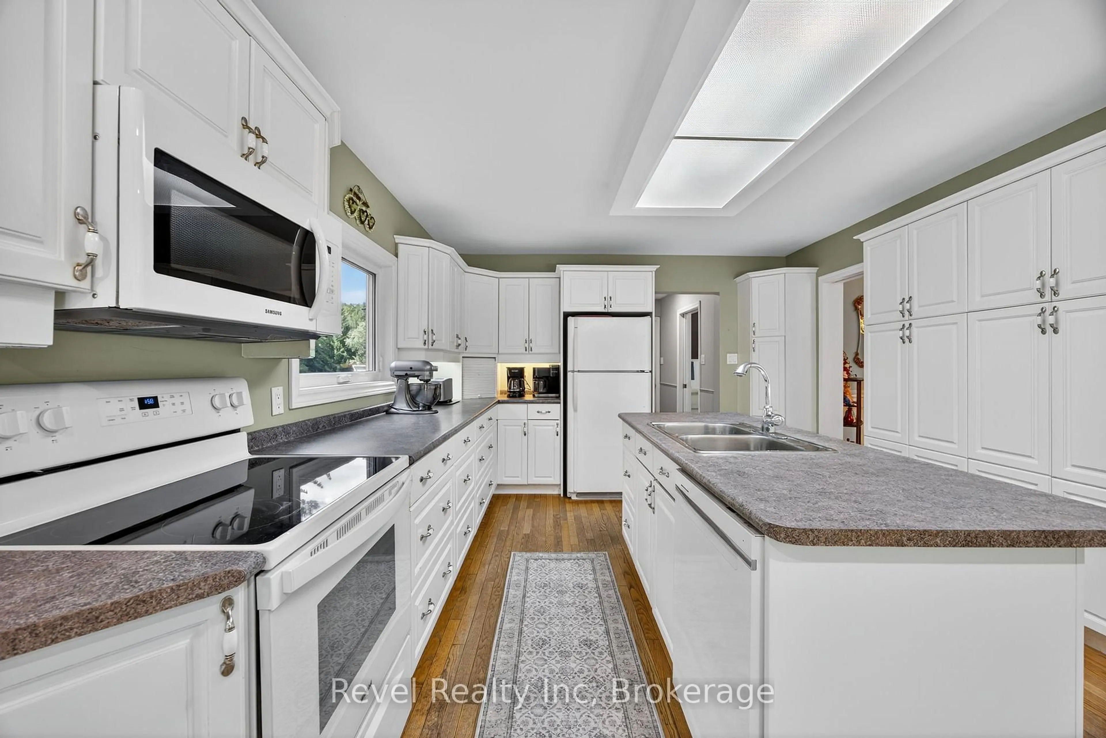 Open concept kitchen, ceramic/tile floor for 7190 93 Highway, Tiny Ontario L0K 2E1