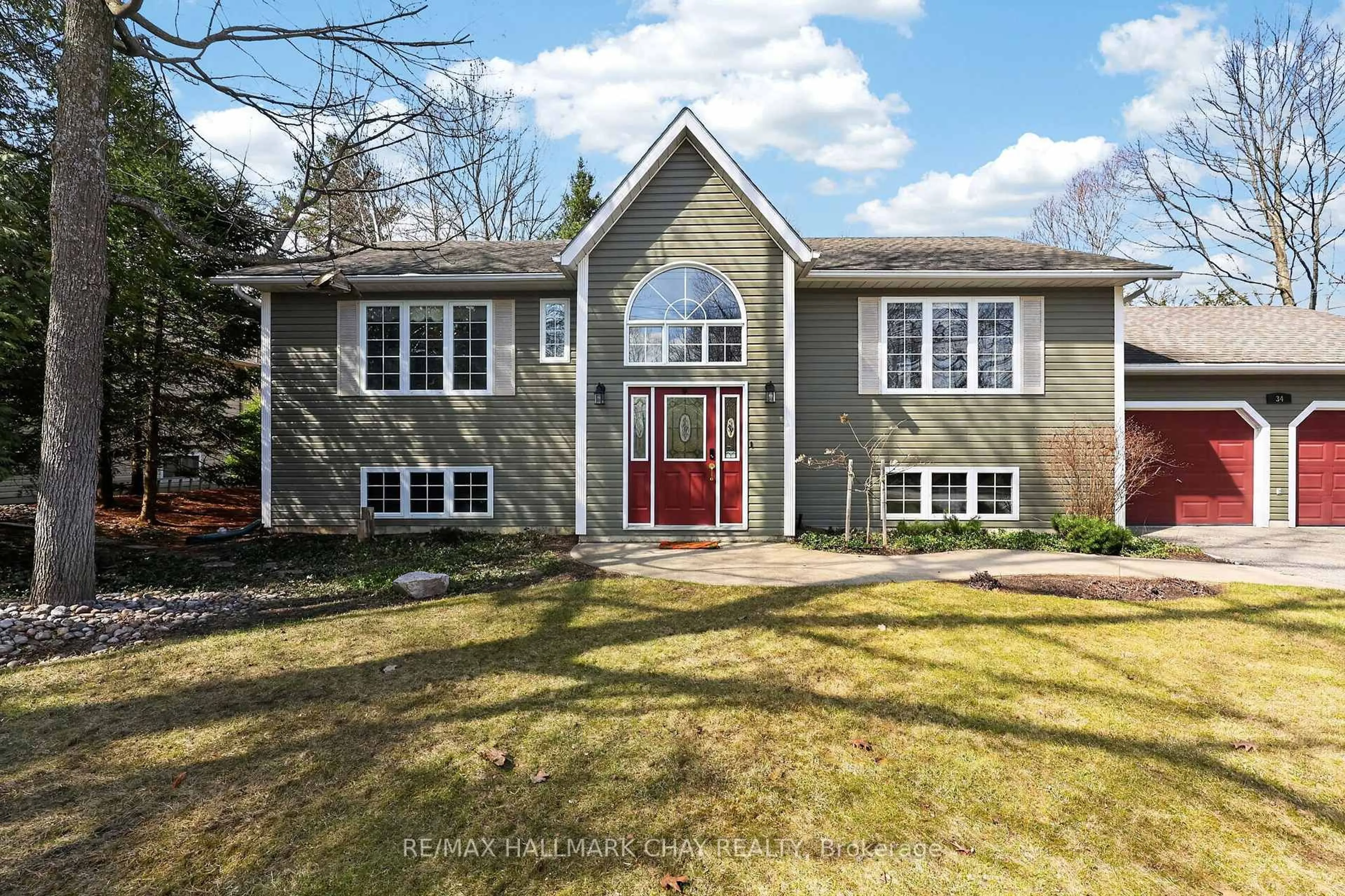 Home with vinyl exterior material, street for 34 Rodrium Rd, Wasaga Beach Ontario L9Z 1R5