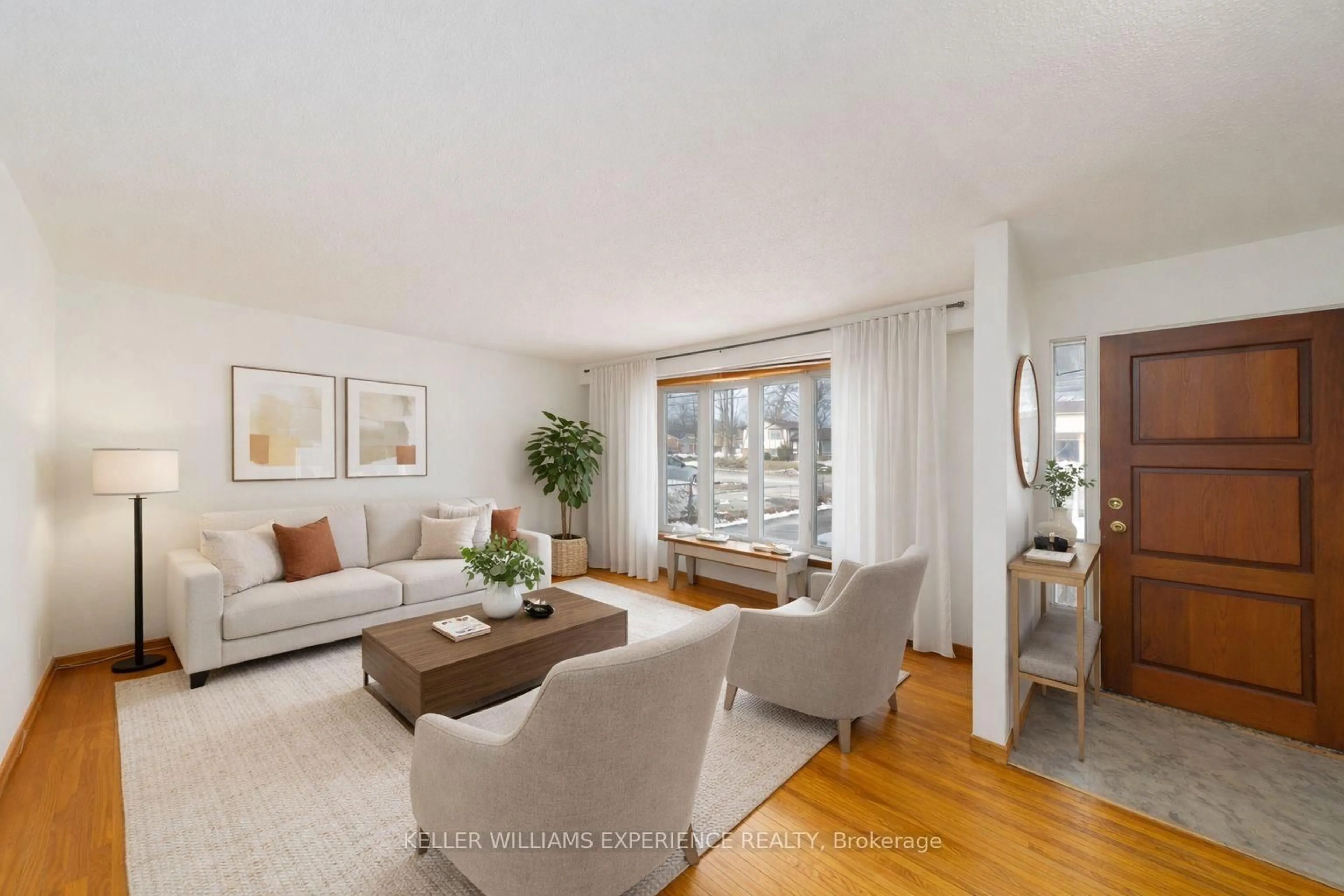 Living room with furniture, wood/laminate floor for 91 Cundles Rd, Barrie Ontario L4M 2Z8