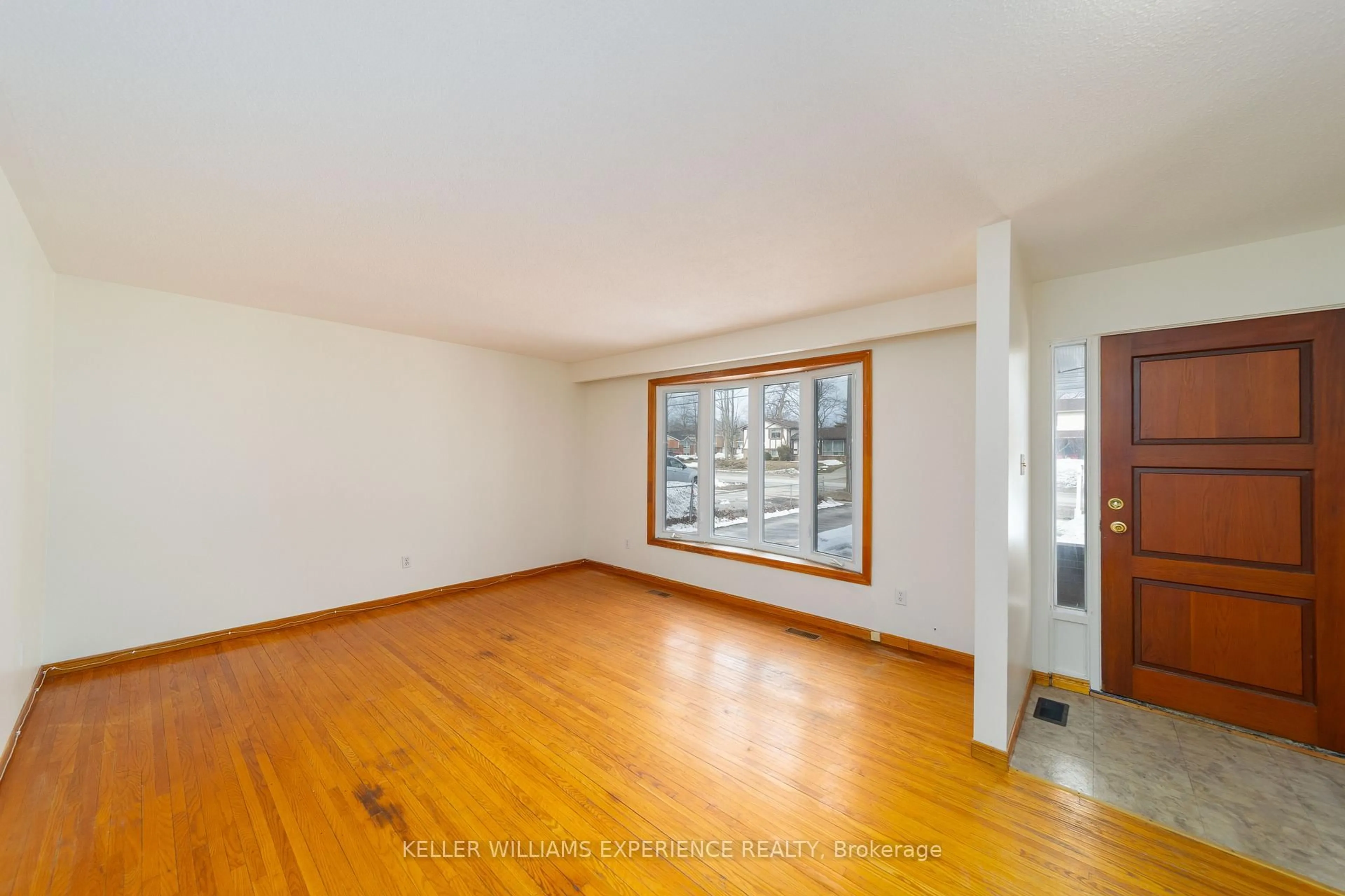 A pic of a room for 91 Cundles Rd, Barrie Ontario L4M 2Z8