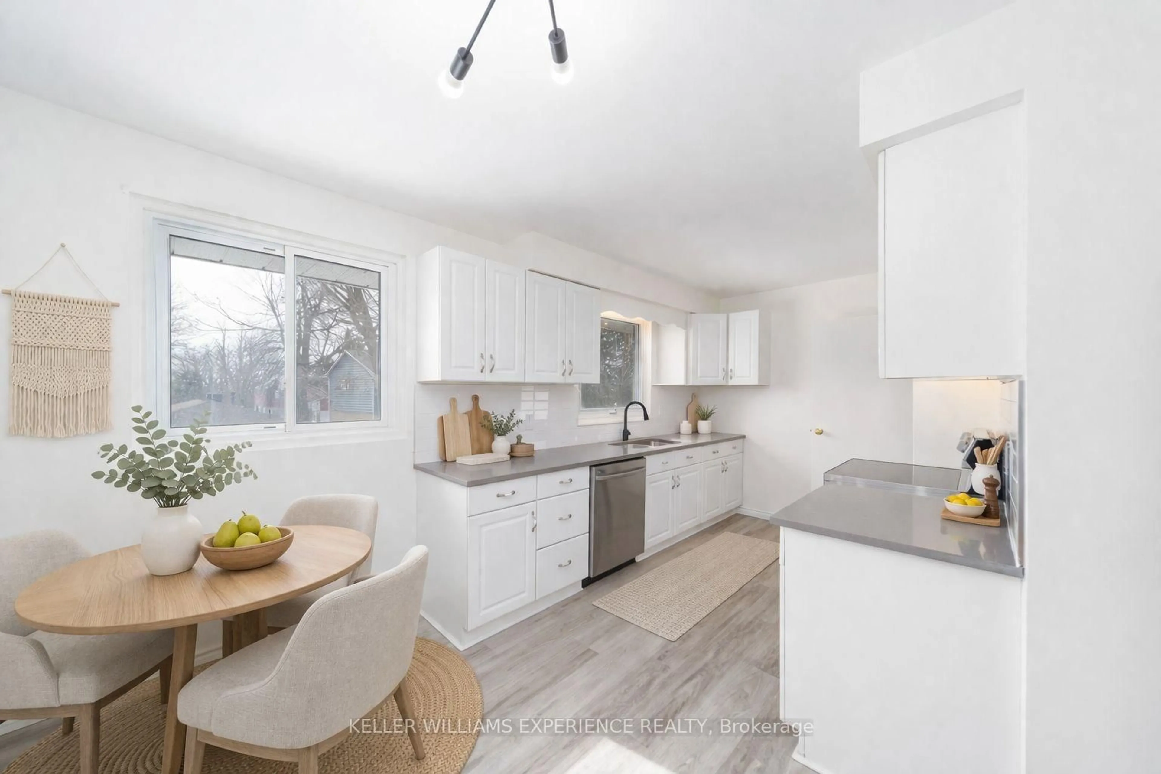 Open concept kitchen, unknown for 91 Cundles Rd, Barrie Ontario L4M 2Z8