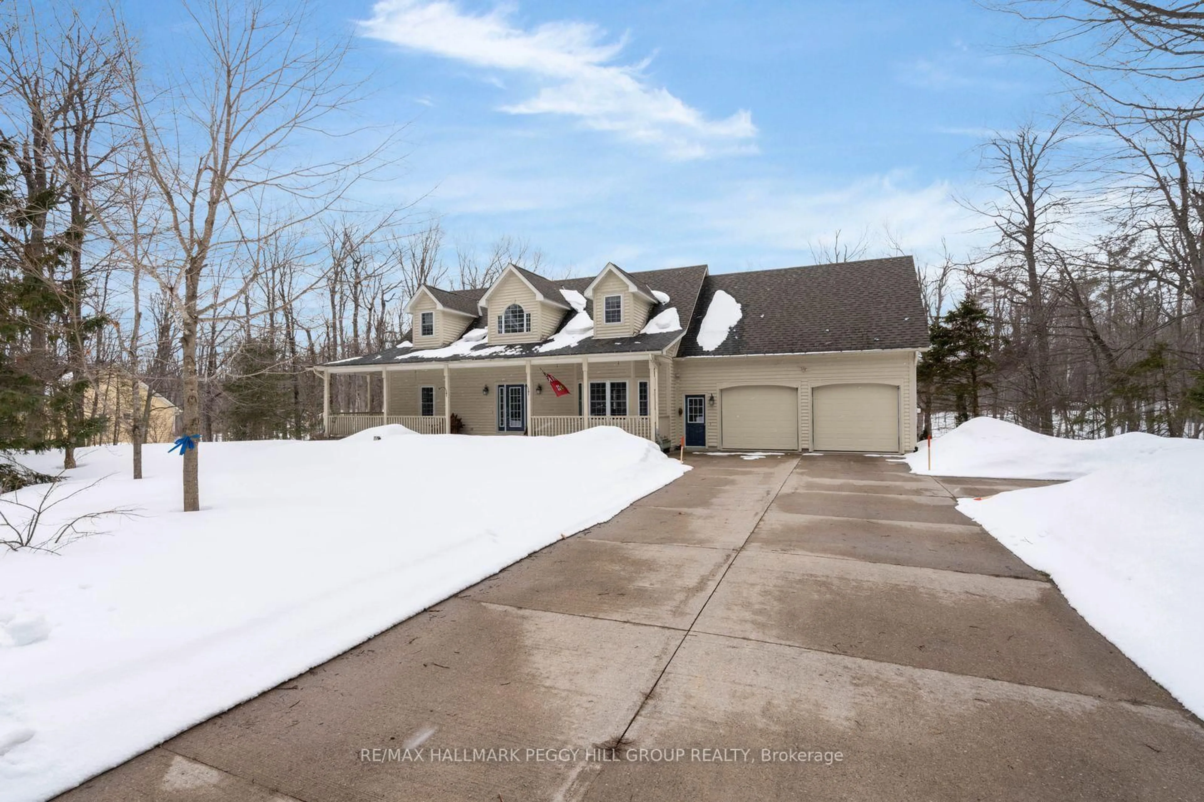 A pic from outside/outdoor area/front of a property/back of a property/a pic from drone, street for 18 Trillium Tr, Oro-Medonte Ontario L0K 1E0