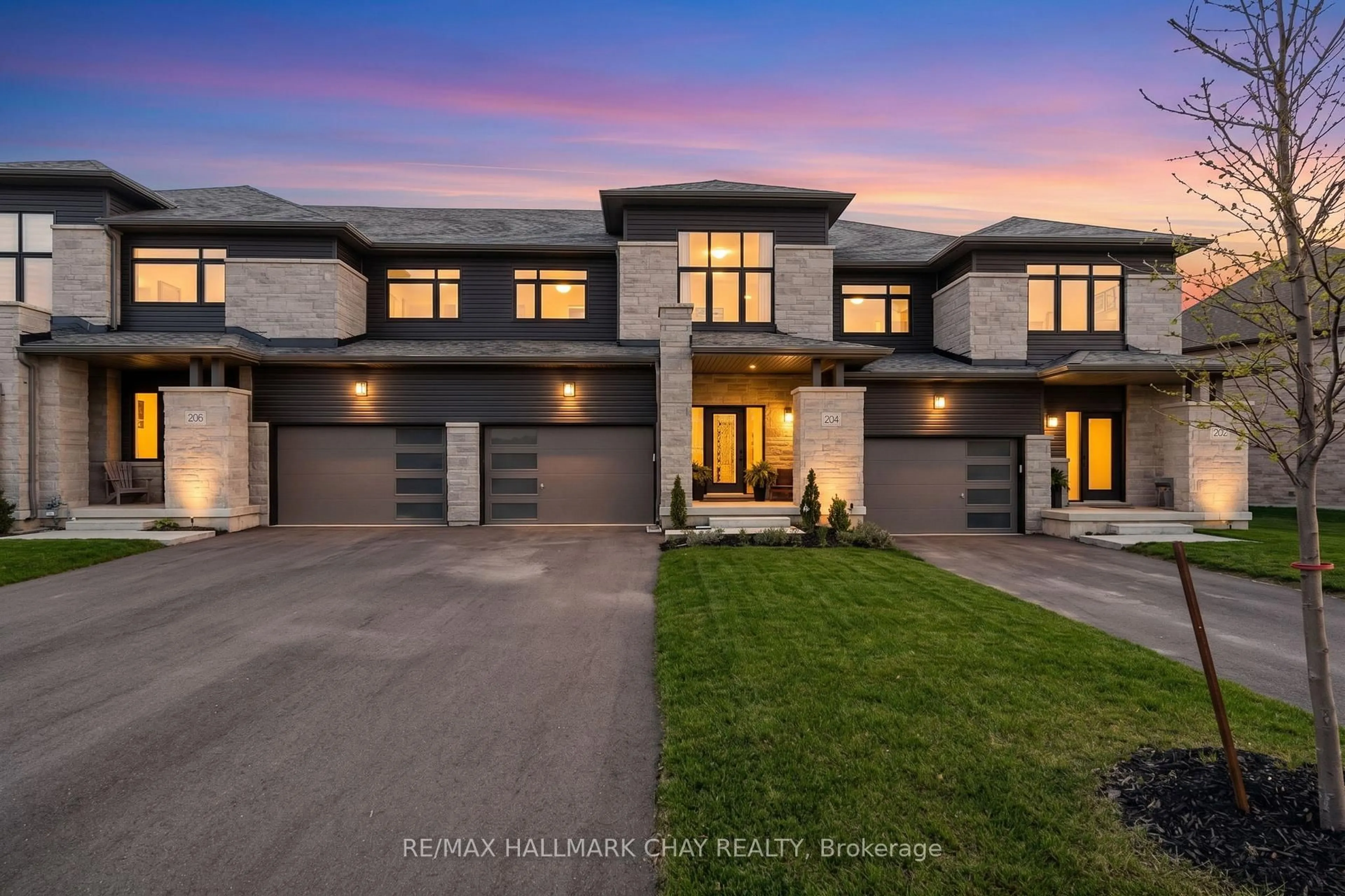 Home with brick exterior material, street for 204 Rosanne Circ, Wasaga Beach Ontario L9Z 0N3