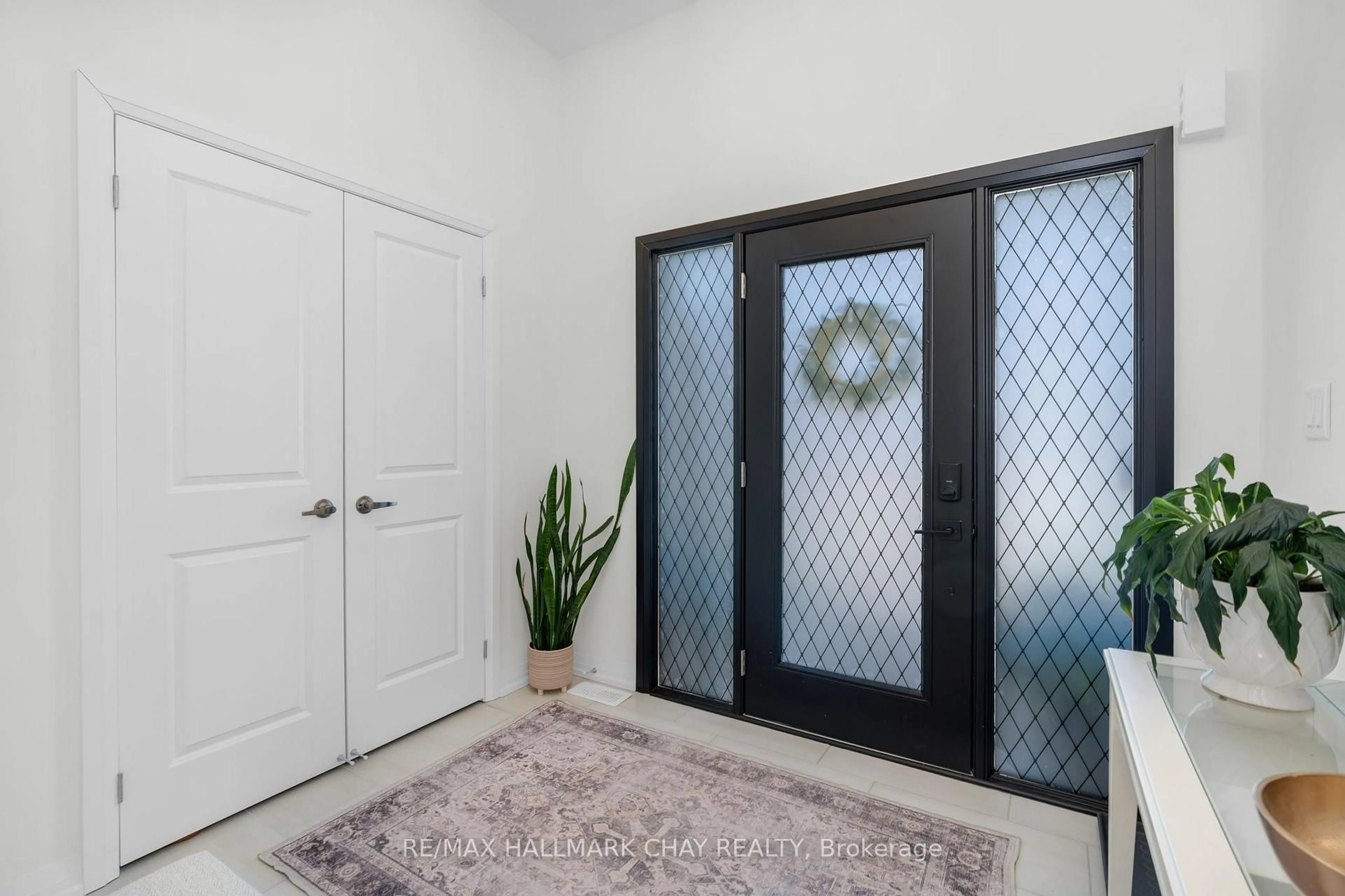 Indoor entryway for 204 Rosanne Circ, Wasaga Beach Ontario L9Z 0N3