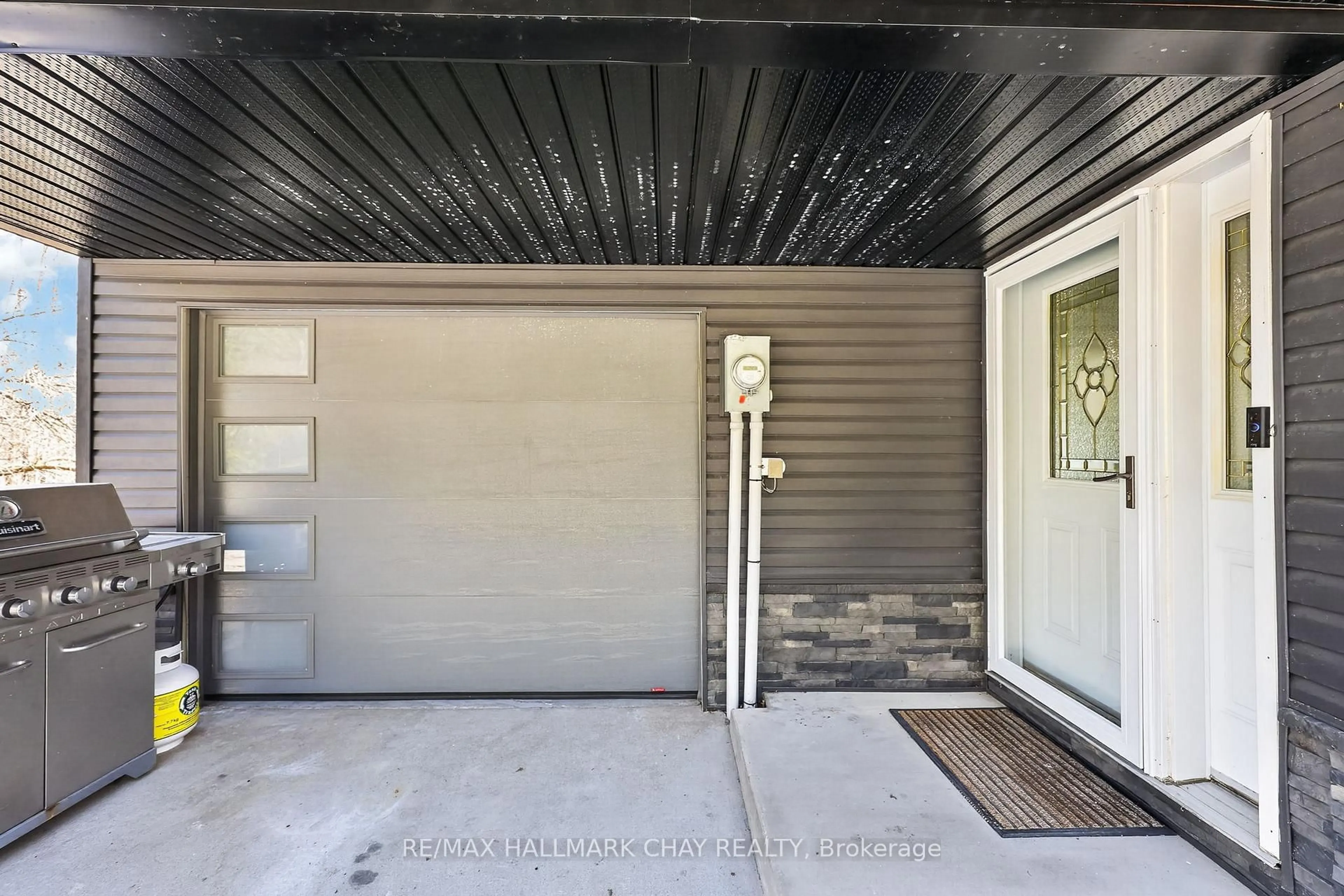 Indoor garage for 5709 Line 9, Oro-Medonte Ontario L0K 2C0