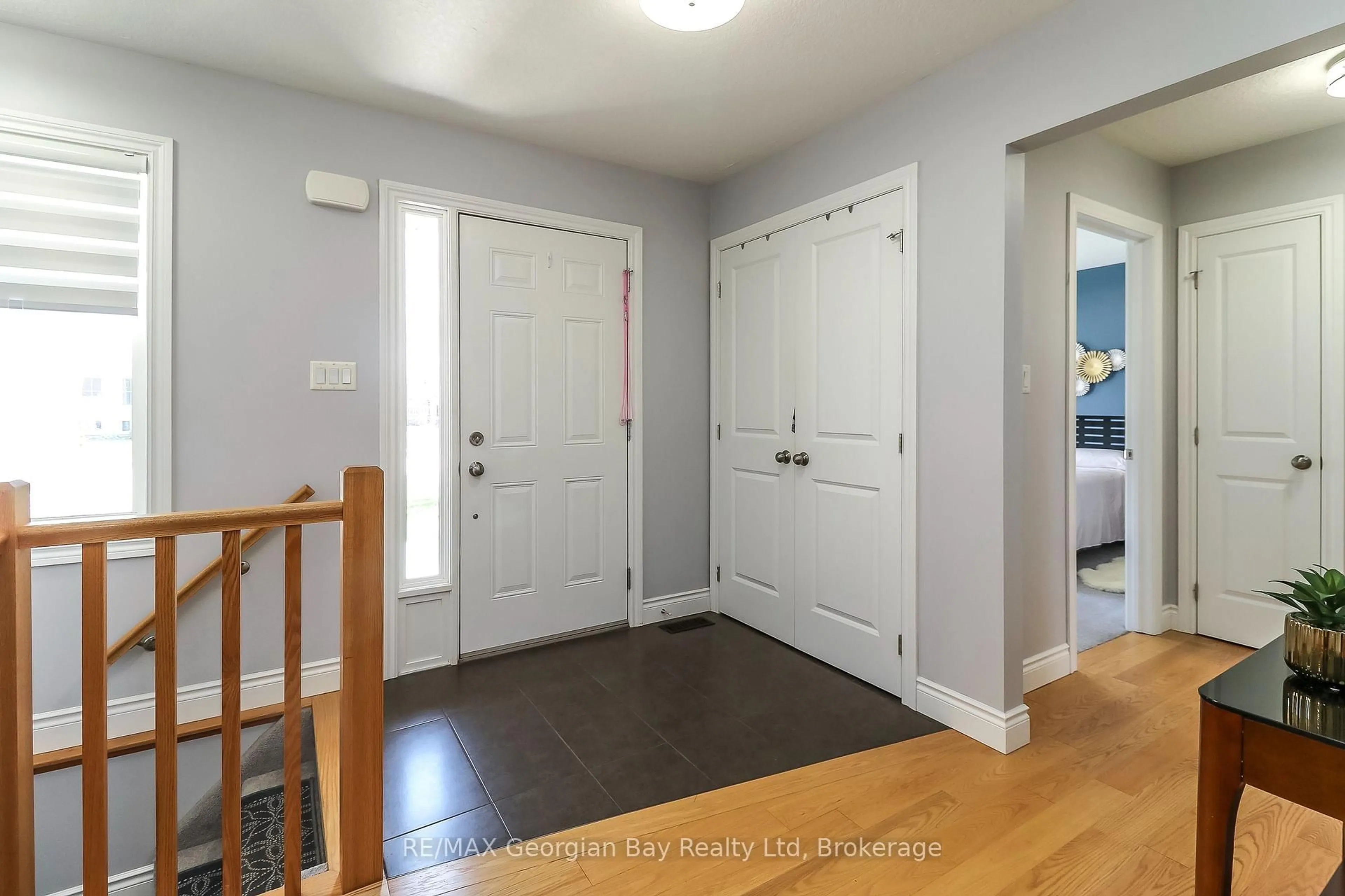 Indoor entryway for 58 Mcdermitt Tr, Tay Ontario L0K 2A0