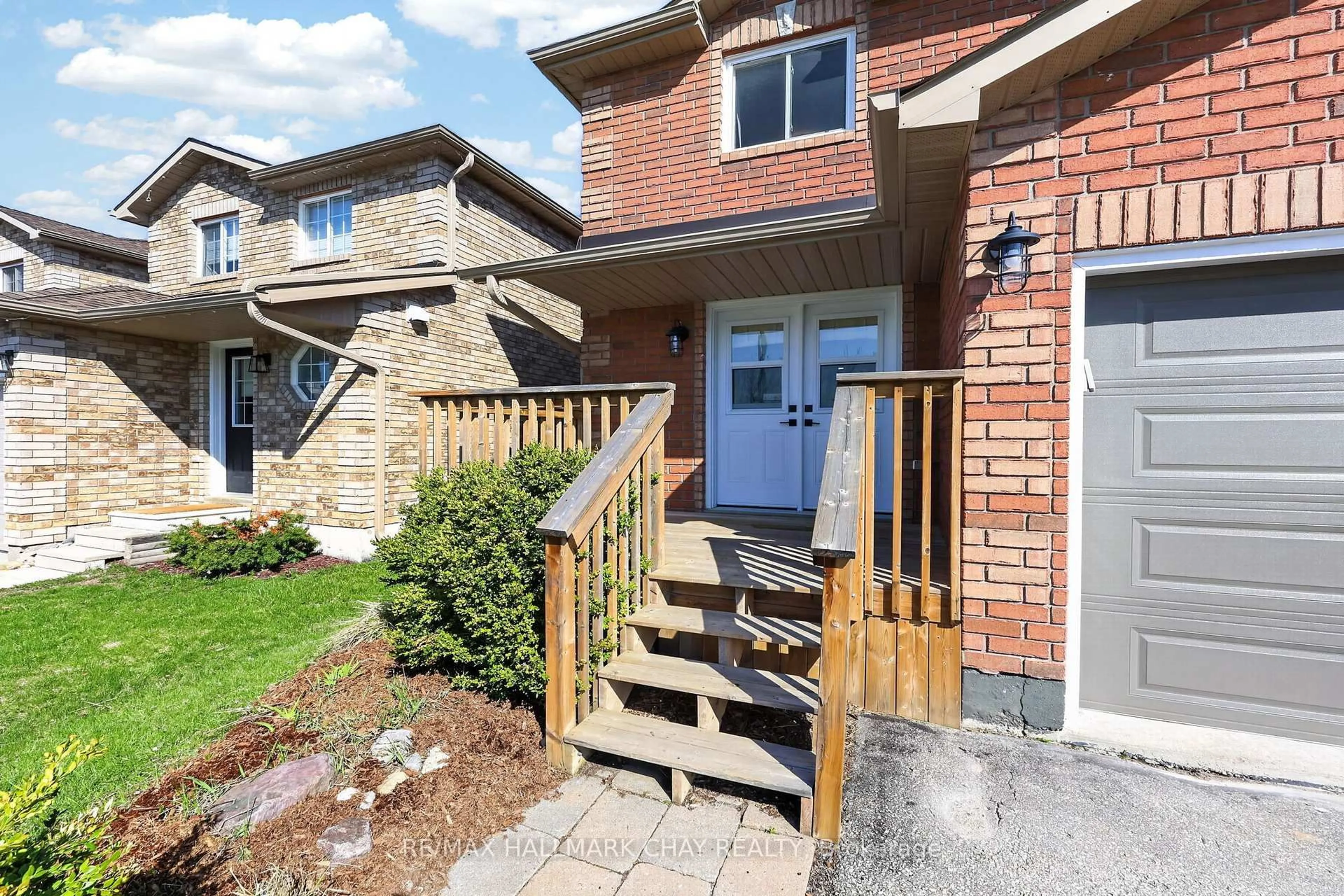 Home with brick exterior material, street for 37 Majesty Blvd, Barrie Ontario L4M 7K3