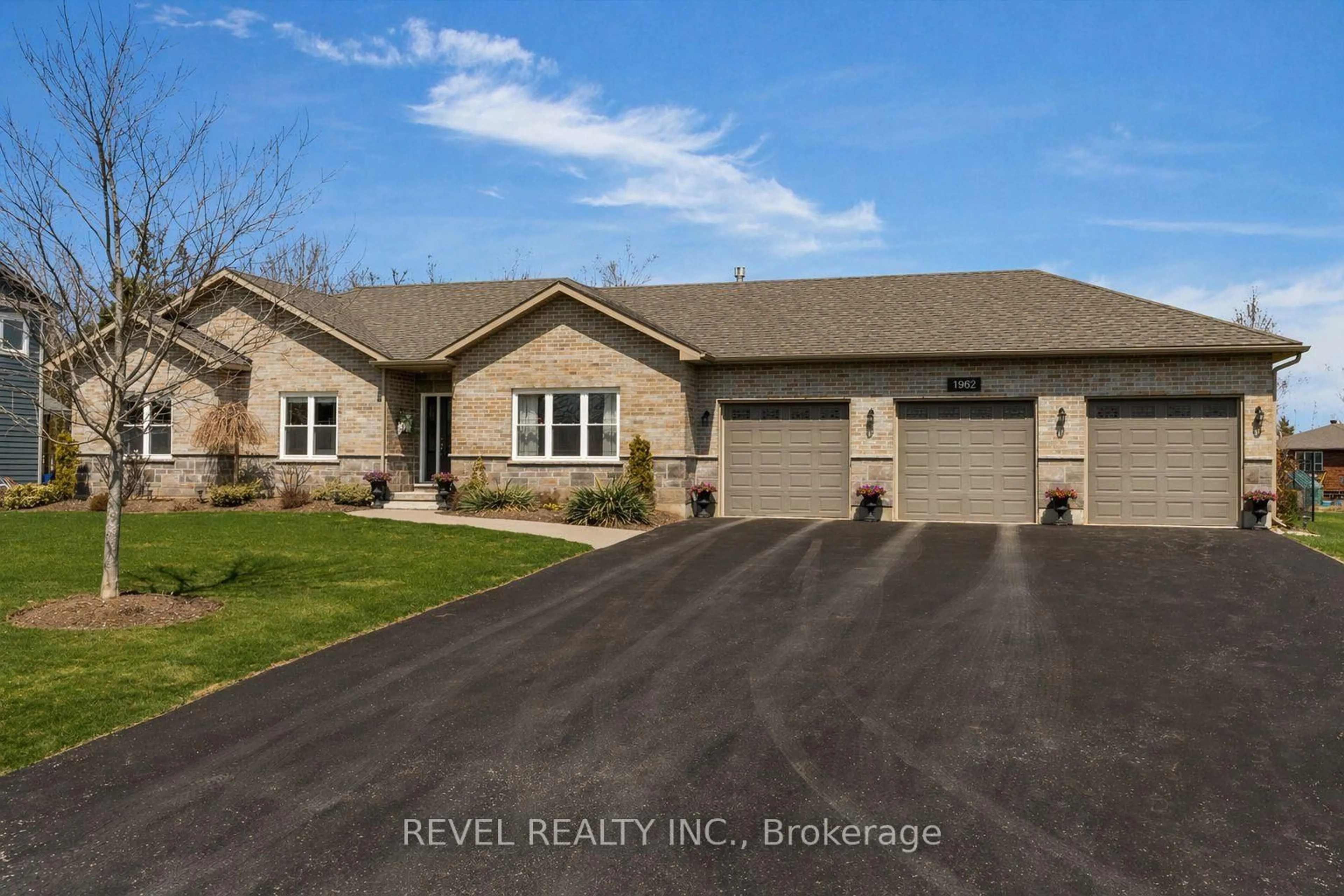 Unknown for 1962 Elana Dr, Severn Ontario L3V 0C2