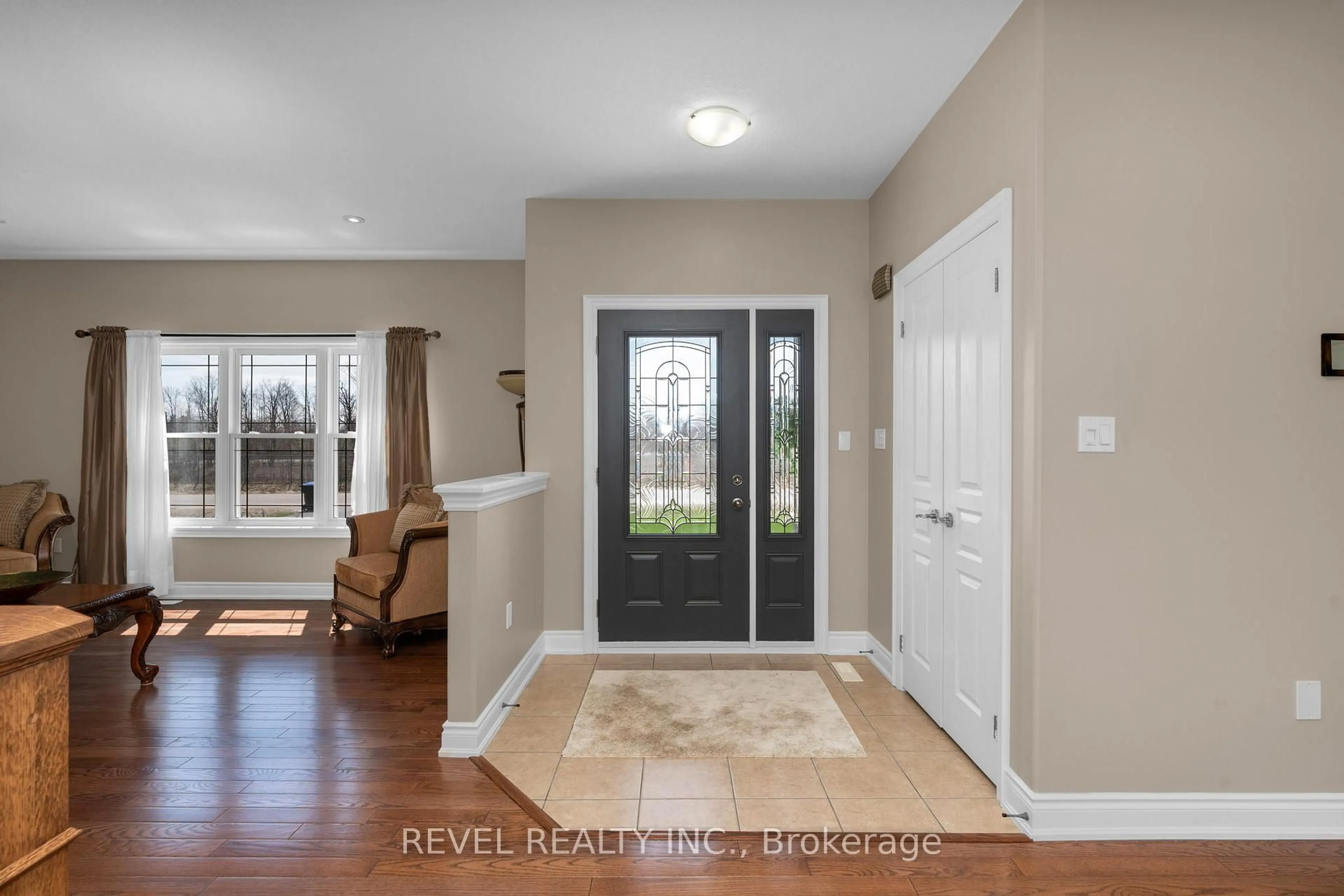 Indoor entryway for 1962 Elana Dr, Severn Ontario L3V 0C2