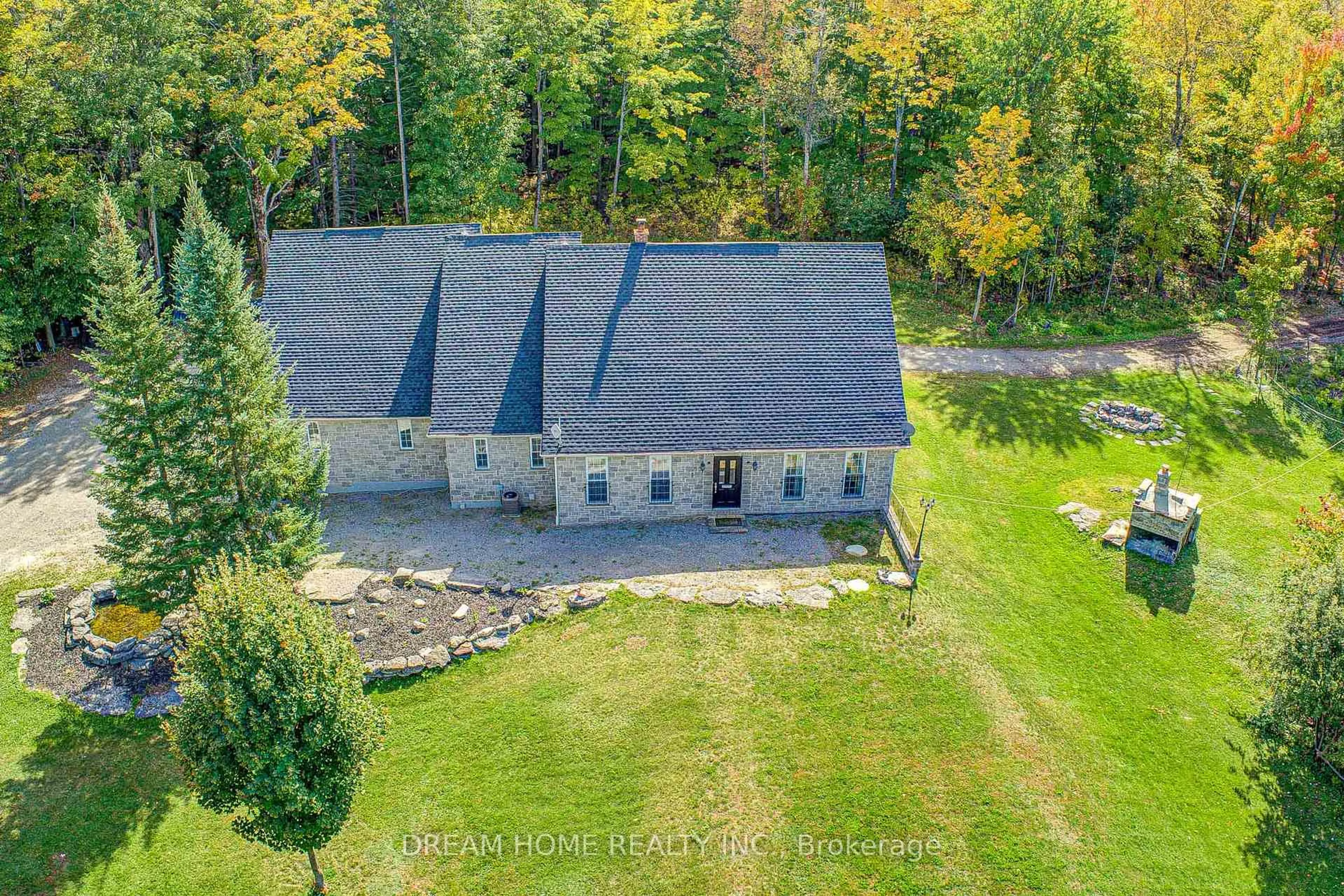 A pic from outside/outdoor area/front of a property/back of a property/a pic from drone, unknown for 1119 Sajnovic Pl, Ramara Ontario L3V 0L8
