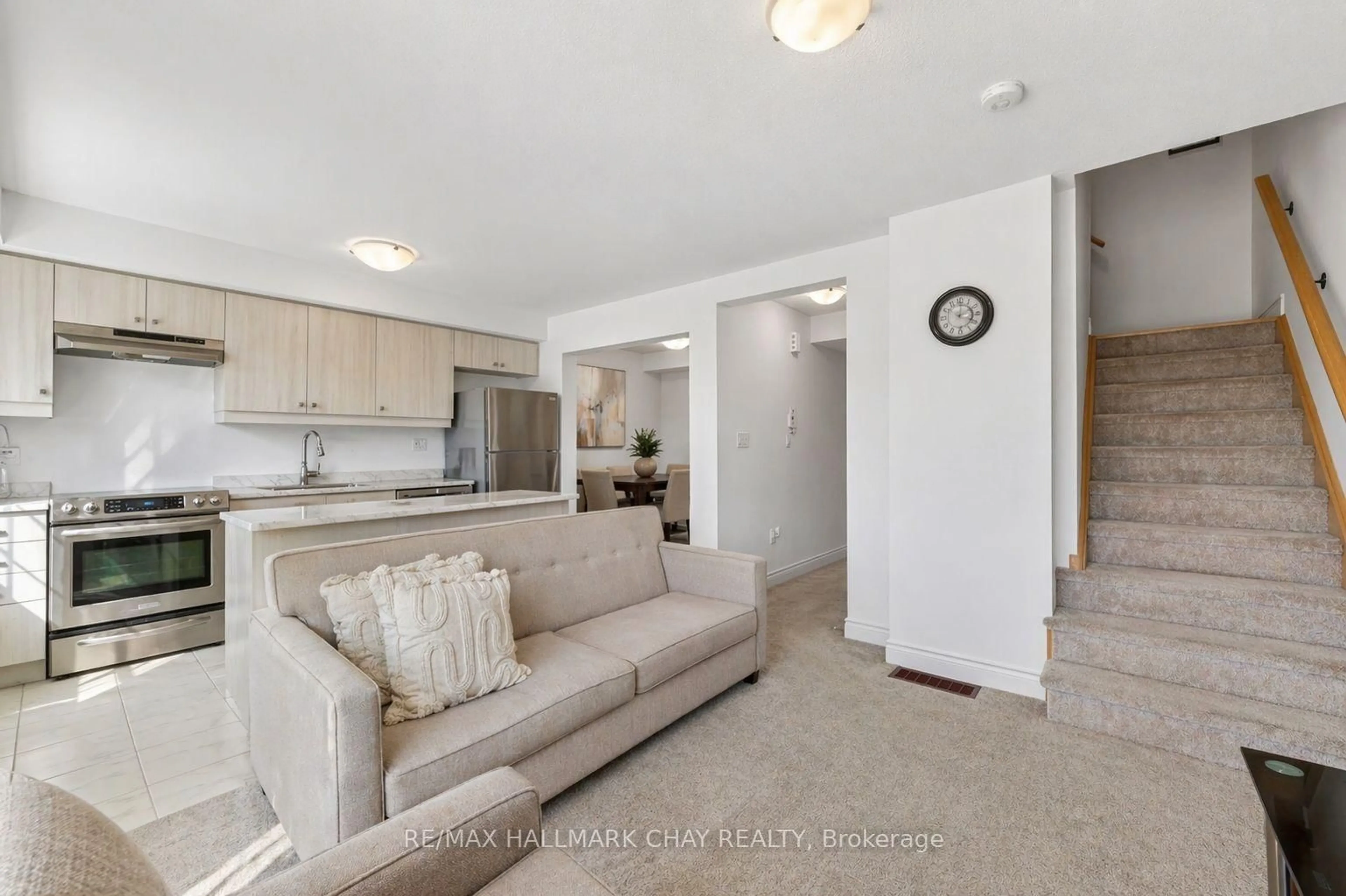 Living room with furniture, unknown for 39 Kodiak Terr, Barrie Ontario L9J 0J4