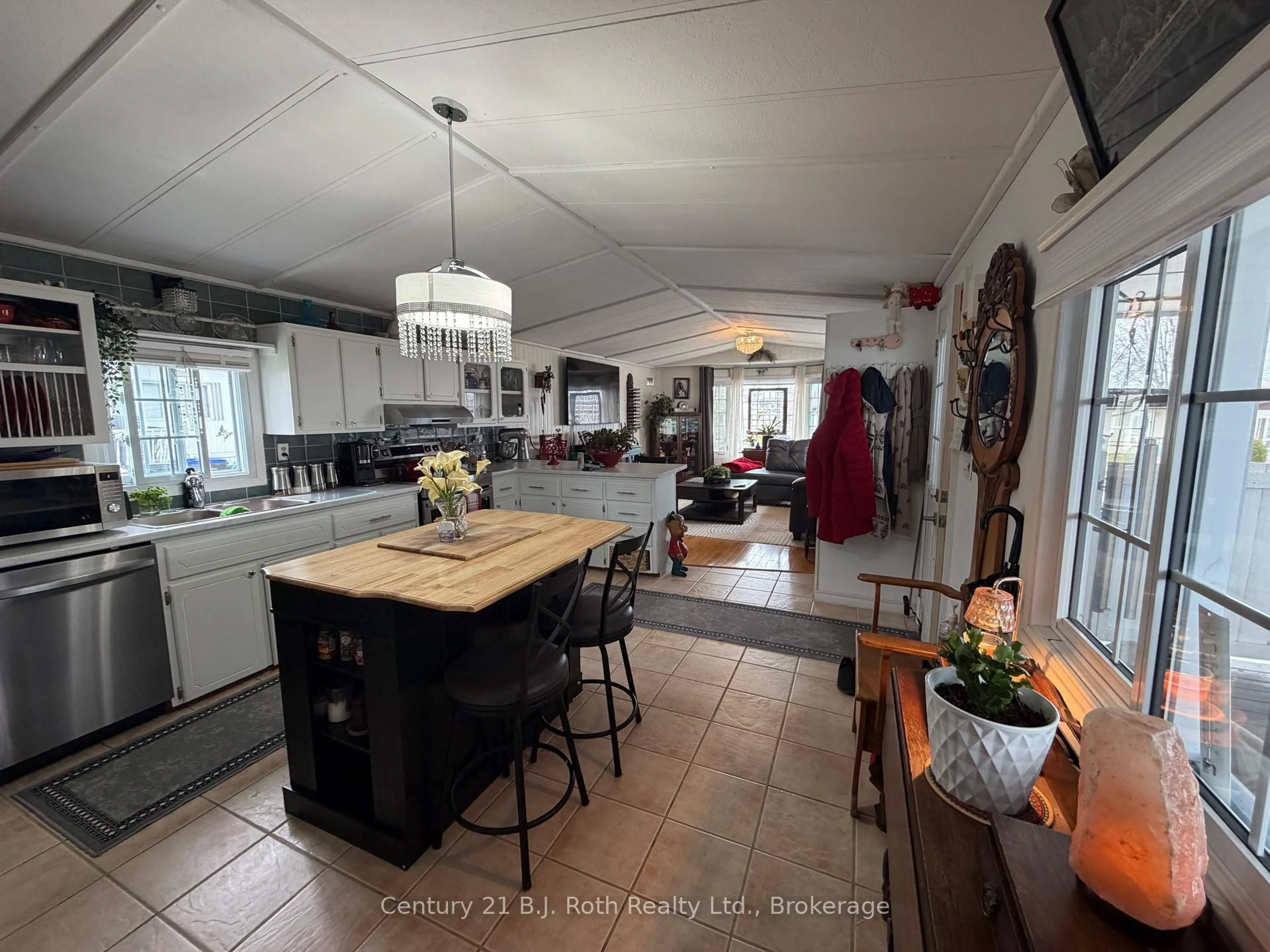 Open concept kitchen, ceramic/tile floor for 37 Berts Rd, Midland Ontario L4R 5B5
