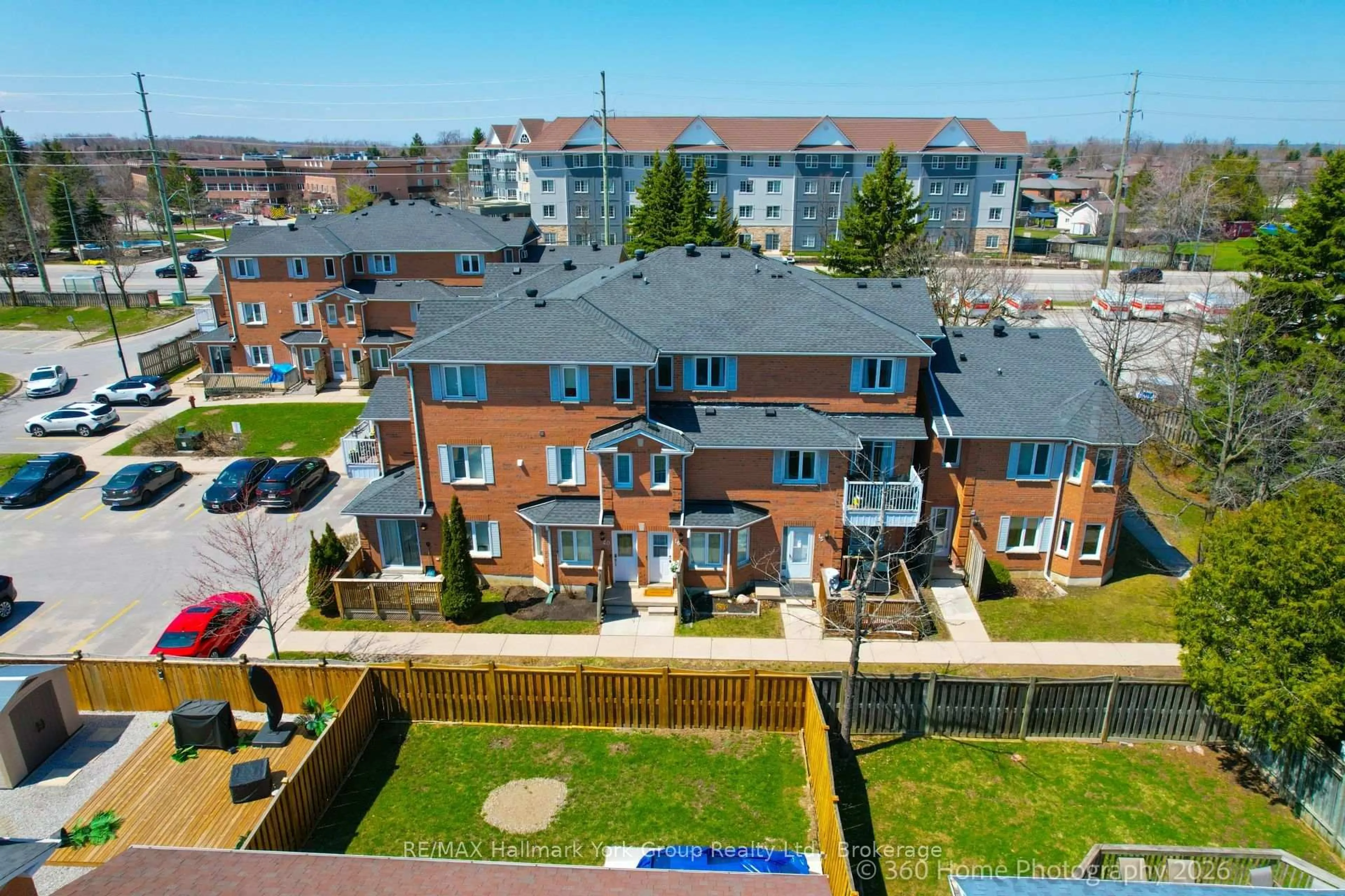 A pic from outside/outdoor area/front of a property/back of a property/a pic from drone, city buildings view from balcony for 502 ESSA Rd #16, Barrie Ontario L4N 7L4