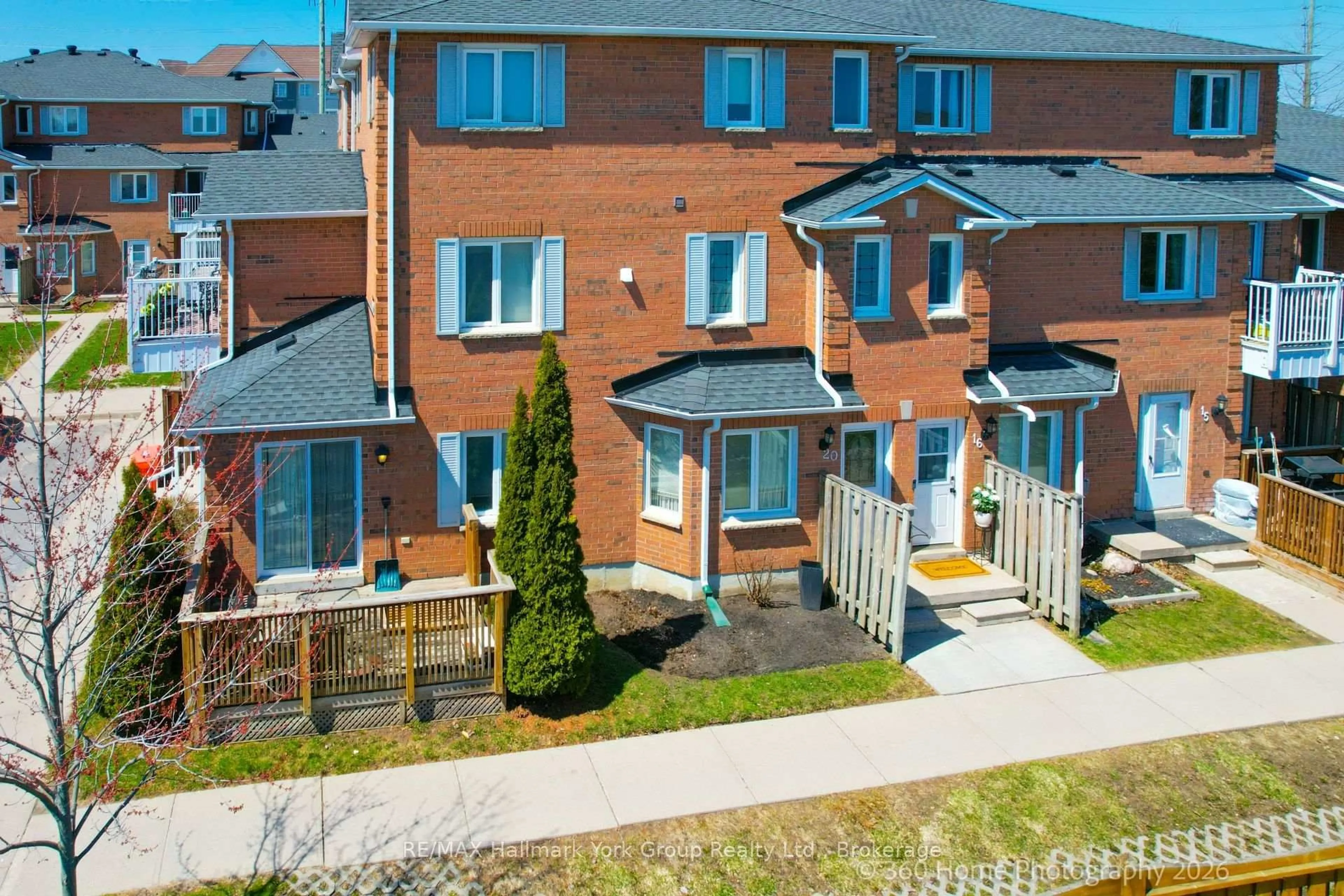 A pic from outside/outdoor area/front of a property/back of a property/a pic from drone, street for 502 ESSA Rd #16, Barrie Ontario L4N 7L4