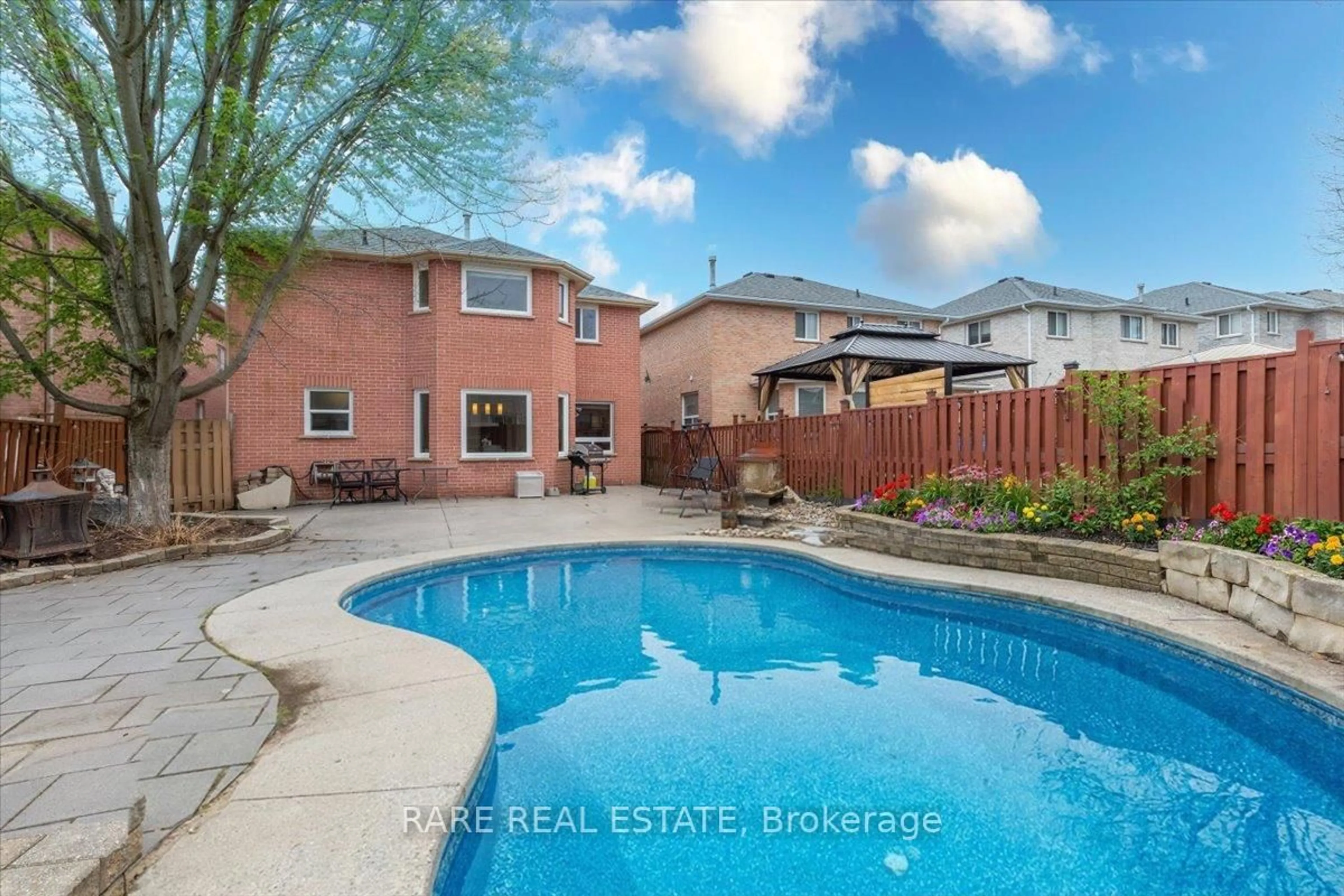Pool for 28 Hawkins Dr, Barrie Ontario L4N 0A6