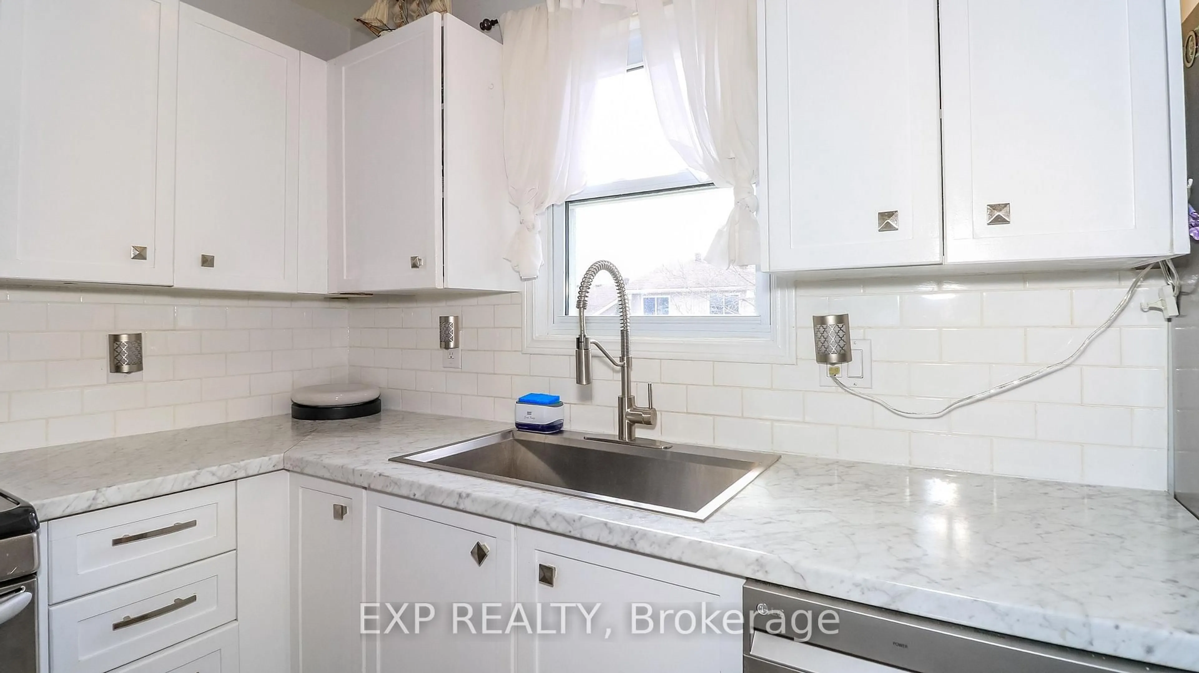 Standard kitchen, ceramic/tile floor for 177 Shannon St, Orillia Ontario L3V 7B6