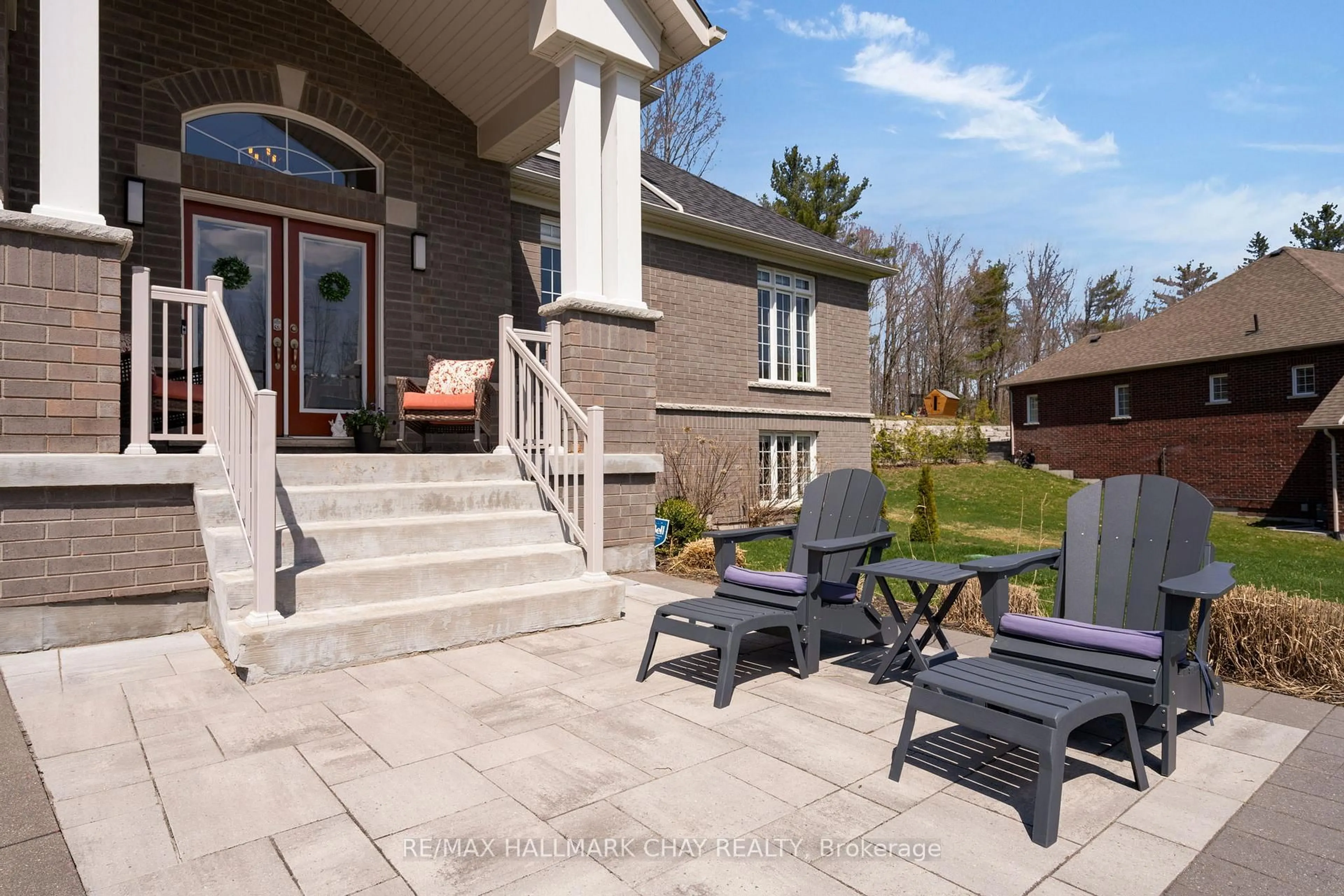 Patio, street for 21 Ruby Rdge, Oro-Medonte Ontario L0L 2E0
