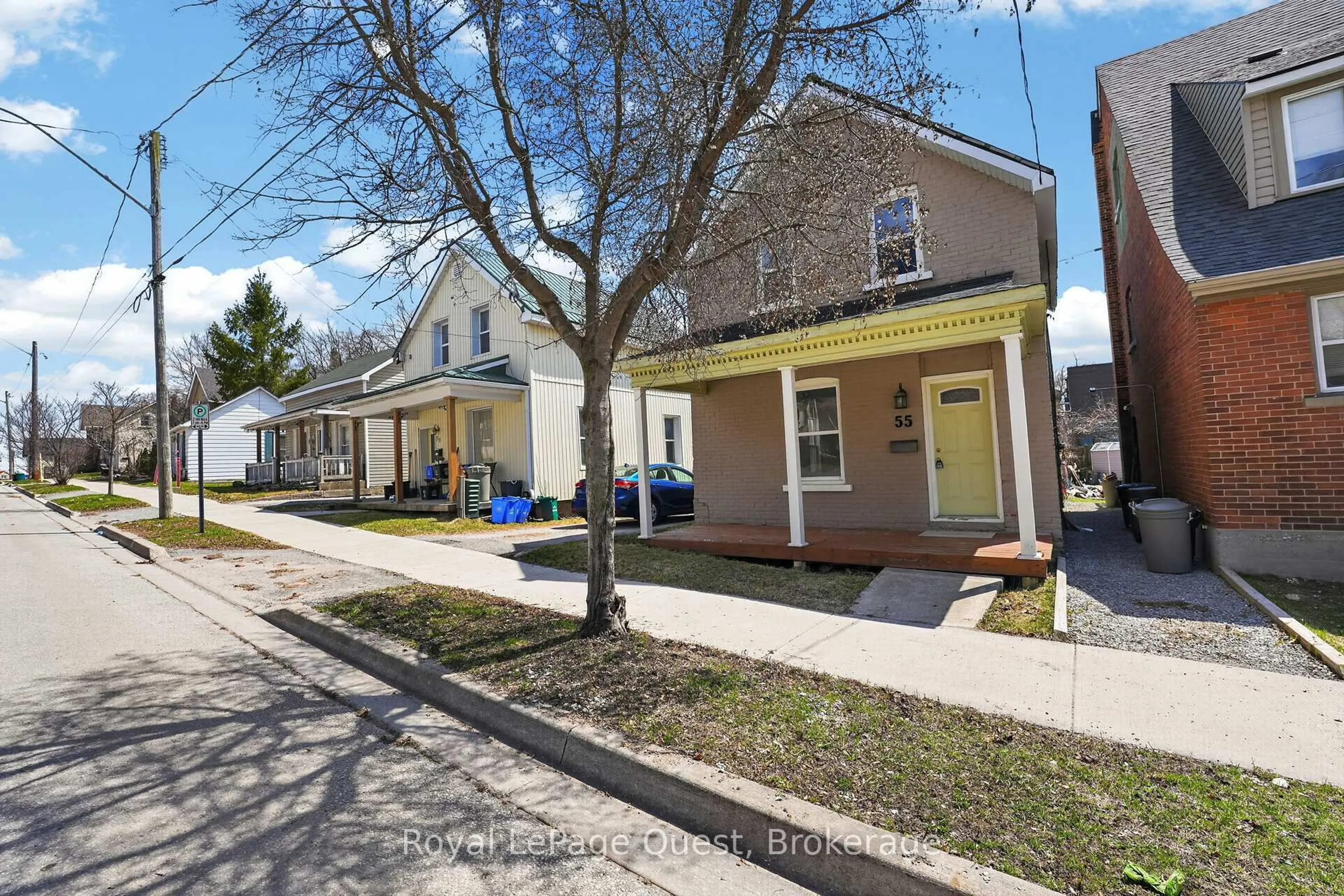 A pic from outside/outdoor area/front of a property/back of a property/a pic from drone, street for 55 Elgin St, Orillia Ontario L3V 1S1