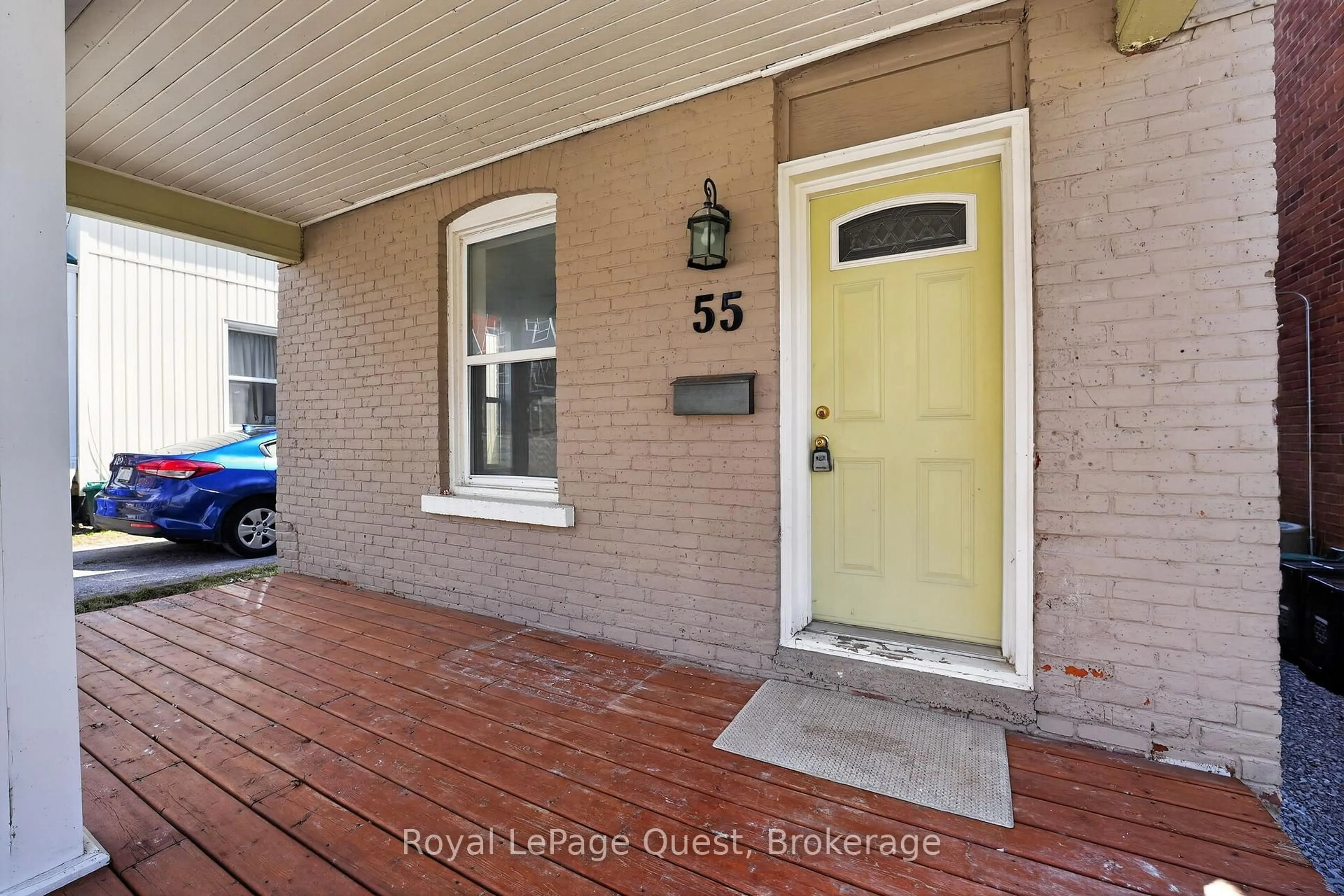 Indoor entryway for 55 Elgin St, Orillia Ontario L3V 1S1