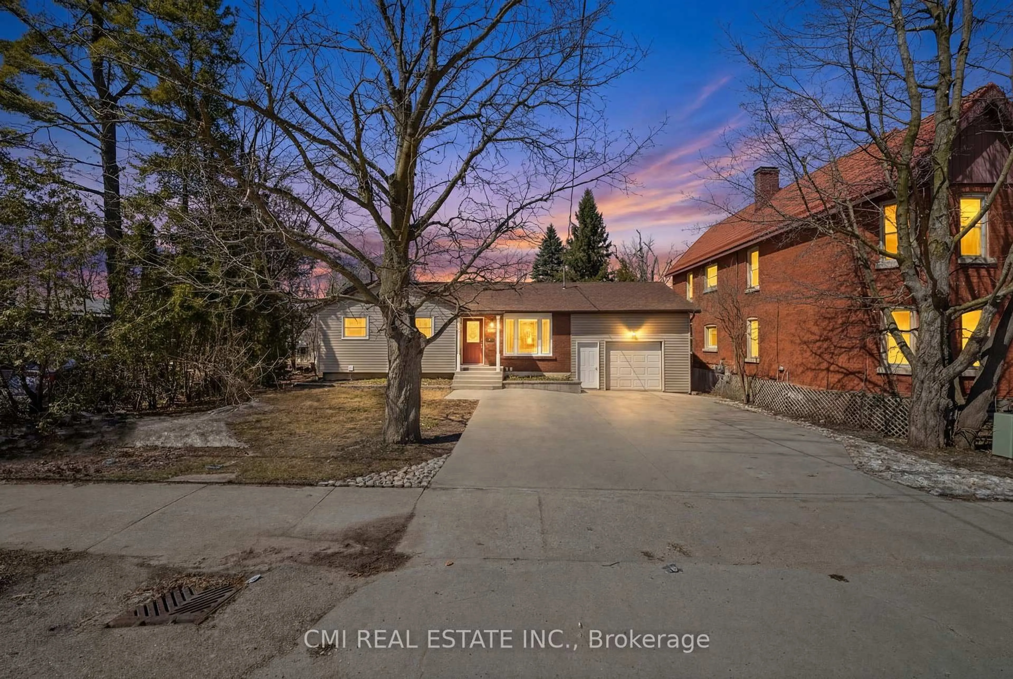 A pic from outside/outdoor area/front of a property/back of a property/a pic from drone, street for 268 Mississaga St, Orillia Ontario L3V 3B8