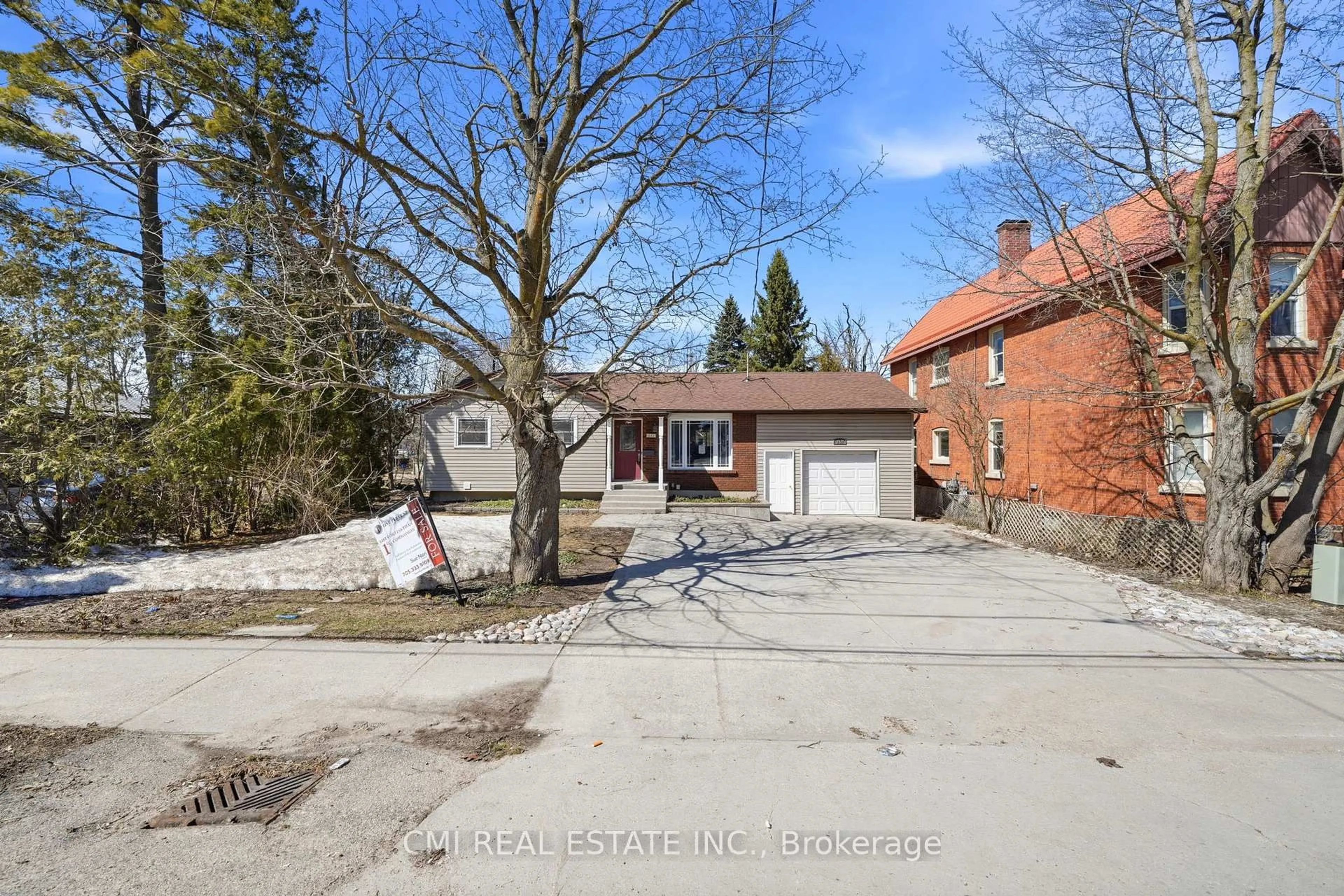 A pic from outside/outdoor area/front of a property/back of a property/a pic from drone, street for 268 Mississaga St, Orillia Ontario L3V 3B8