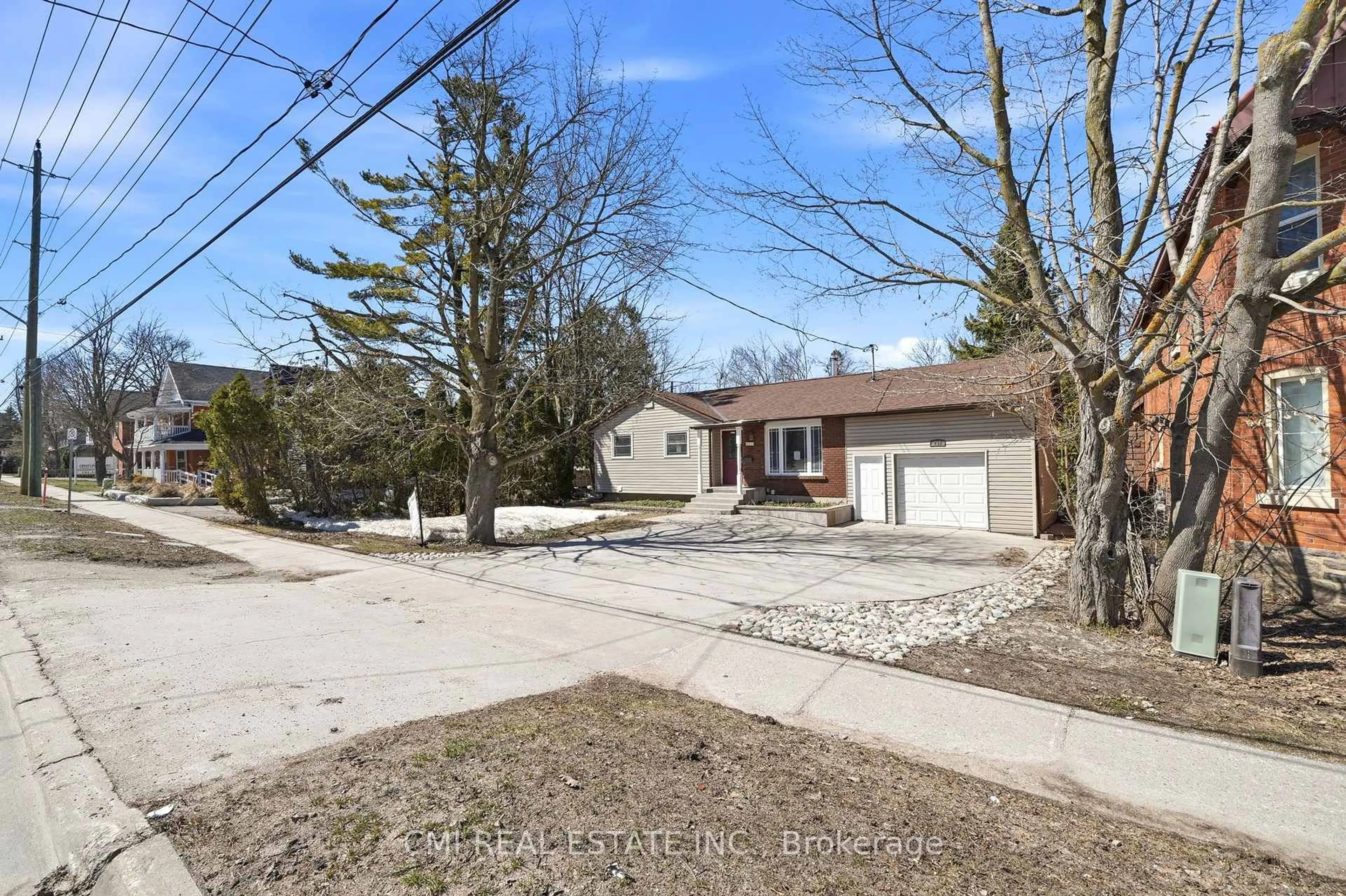 A pic from outside/outdoor area/front of a property/back of a property/a pic from drone, street for 268 Mississaga St, Orillia Ontario L3V 3B8