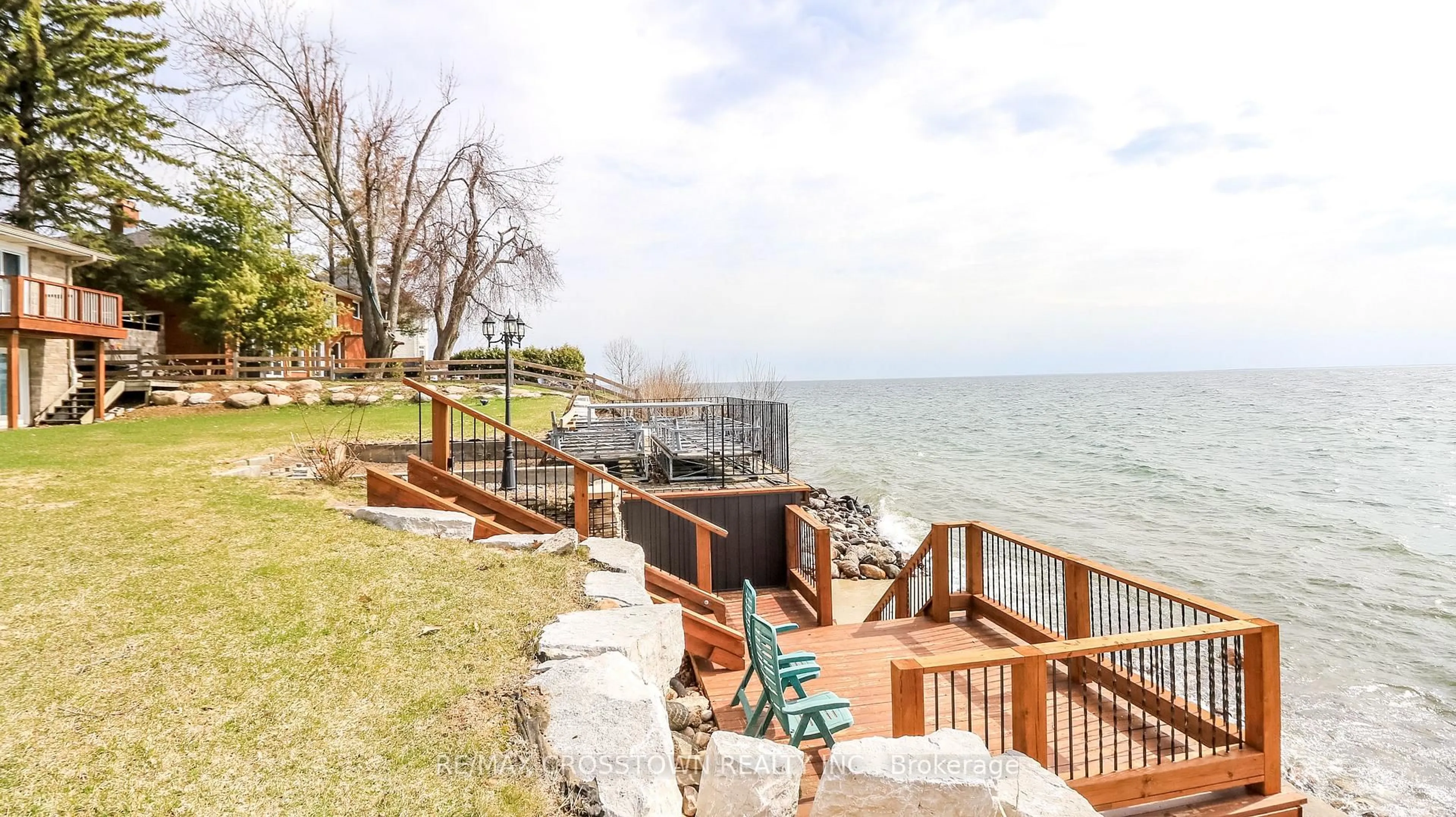Patio, water/lake/river/ocean view for 29 Grandview Cres, Oro-Medonte Ontario L0L 2E0