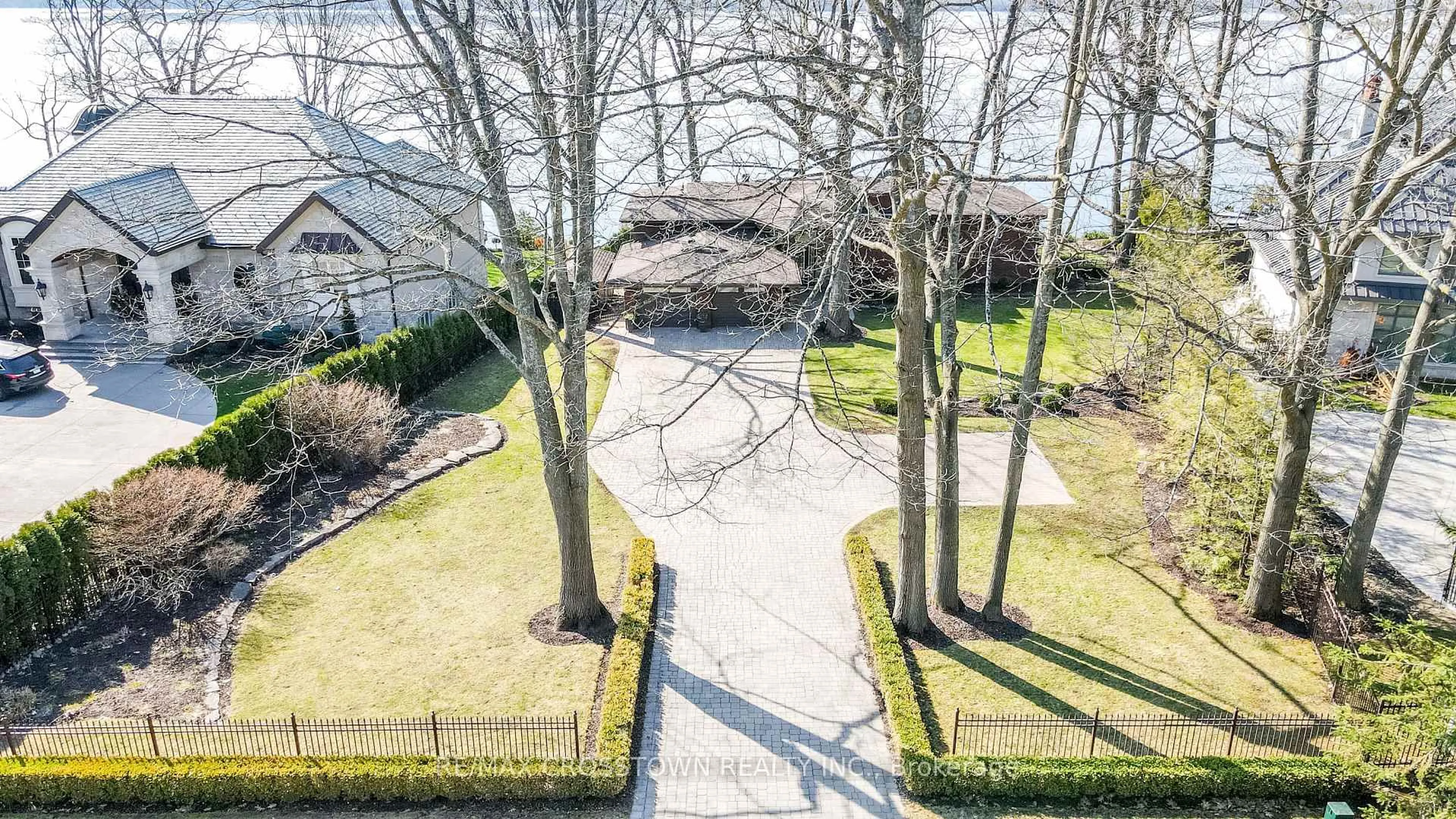 A pic from outside/outdoor area/front of a property/back of a property/a pic from drone, street for 13 Georgina Dr, Oro-Medonte Ontario L4M 1E9