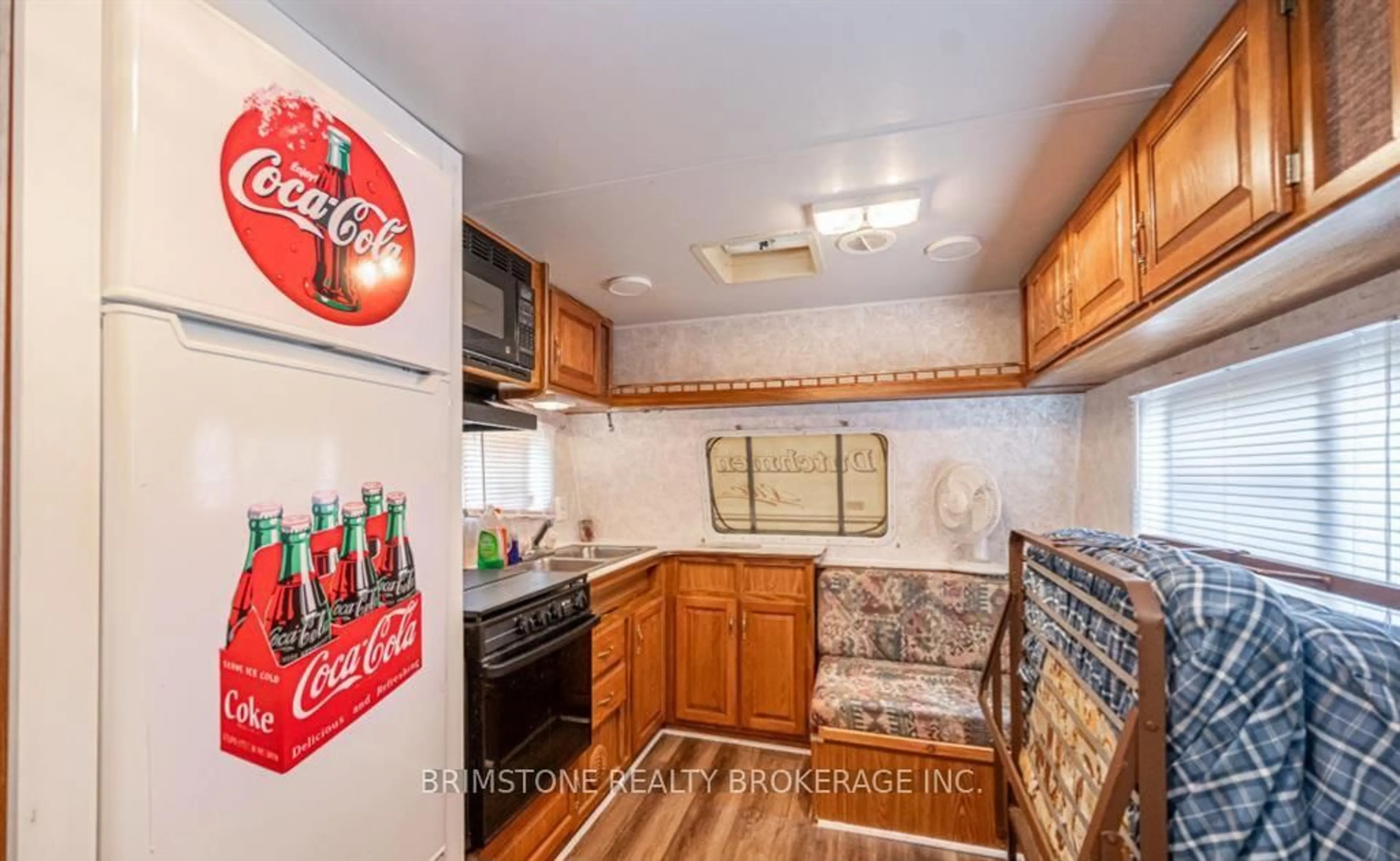 Standard kitchen, unknown for 5216 County 90 Rd #51, Springwater Ontario L0M 1T2
