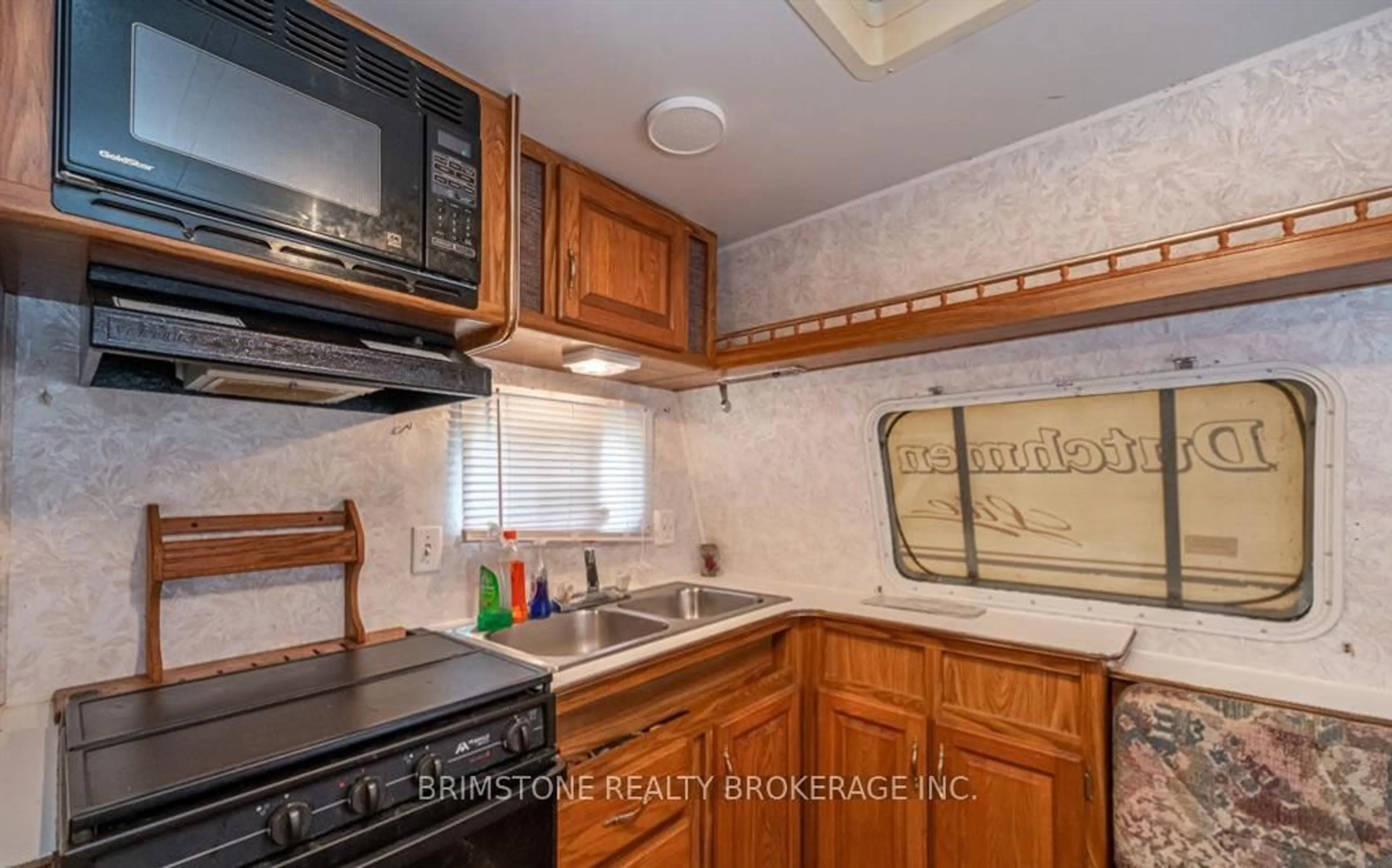 Standard kitchen, ceramic/tile floor for 5216 County 90 Rd #51, Springwater Ontario L0M 1T2