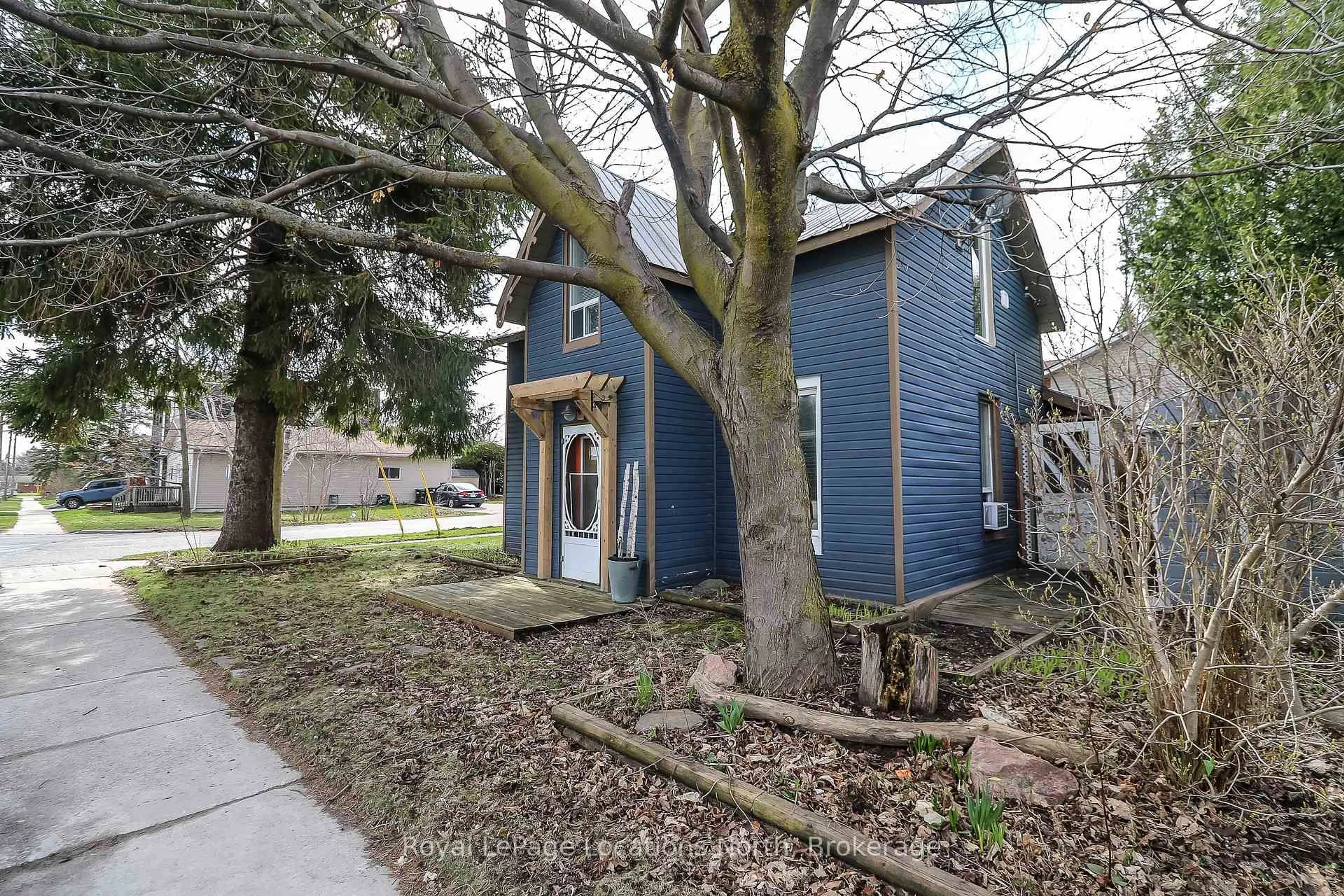 Unknown for 74 RODNEY St, Collingwood Ontario L9Y 1C8