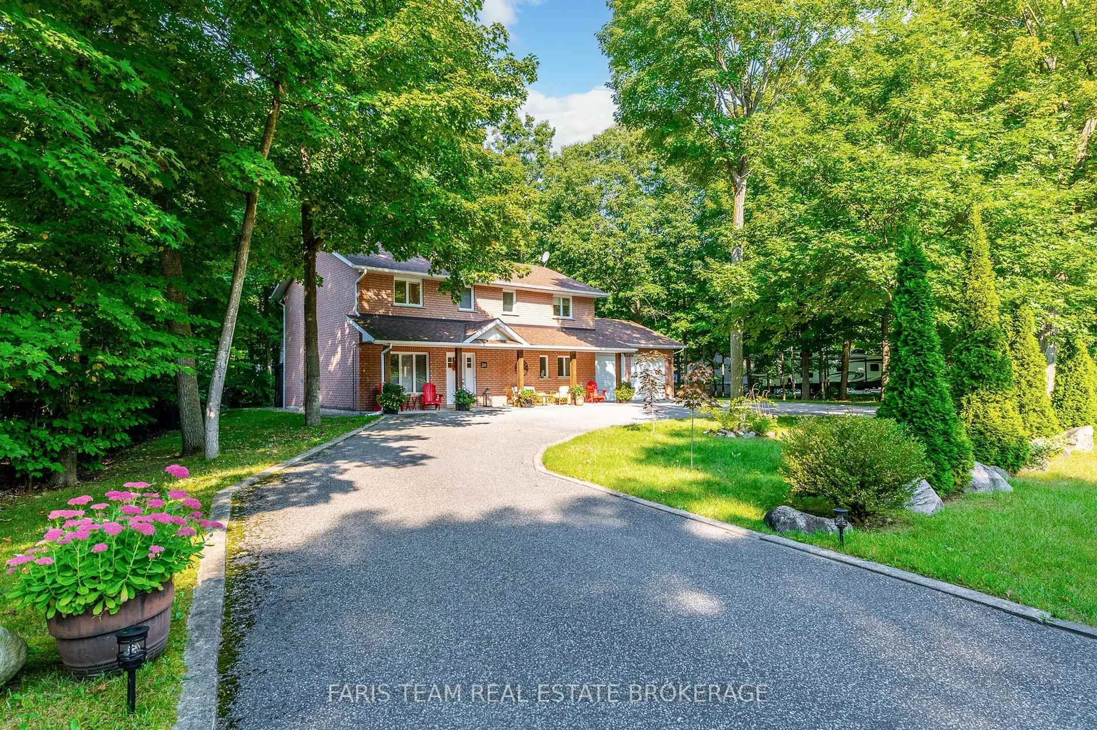 A pic from outside/outdoor area/front of a property/back of a property/a pic from drone, unknown for 100 Desroches Tr, Tiny Ontario L9M 0H9