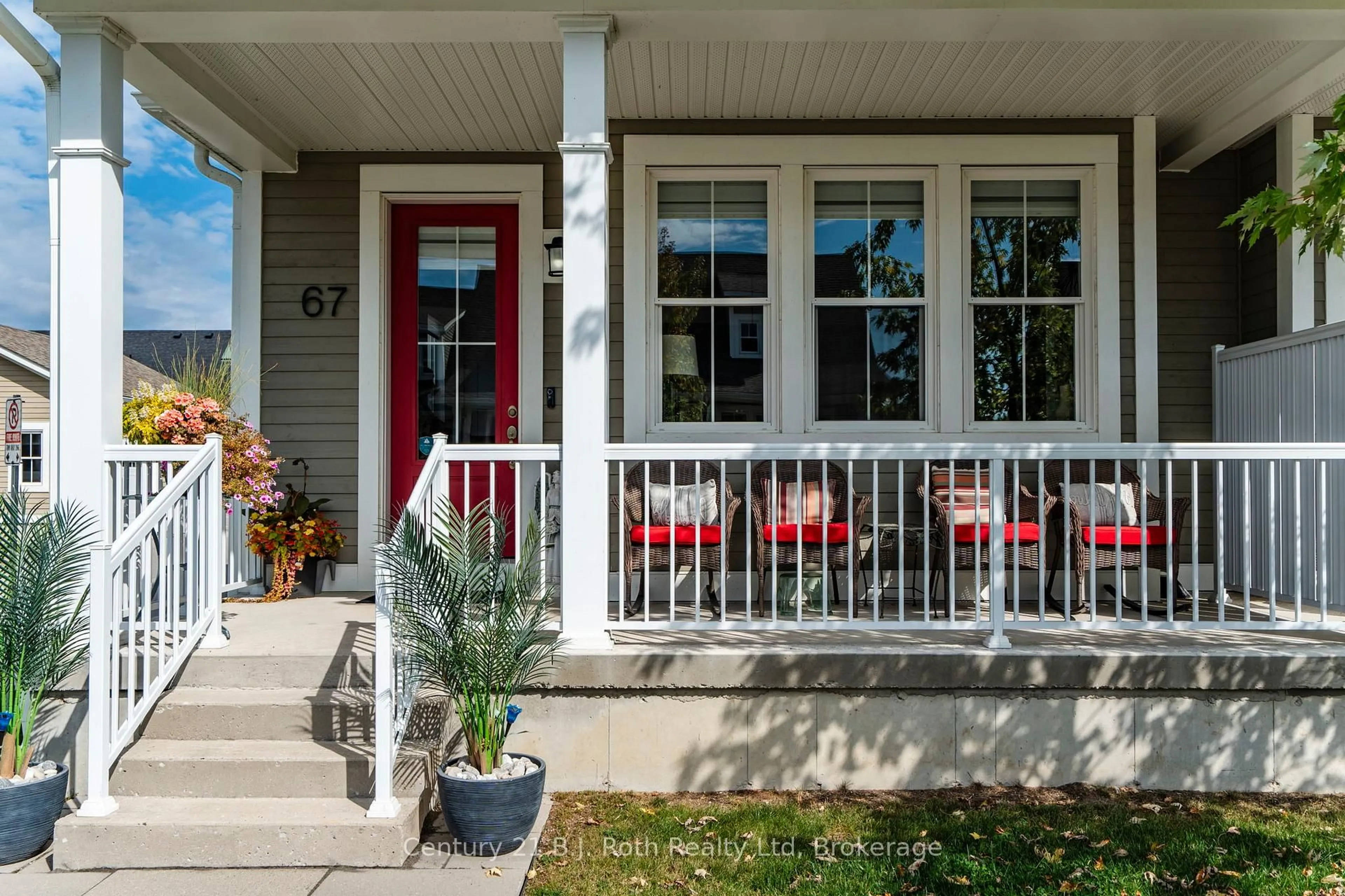 Home with vinyl exterior material, street for 67 Discovery Tr, Midland Ontario L4K 0H5