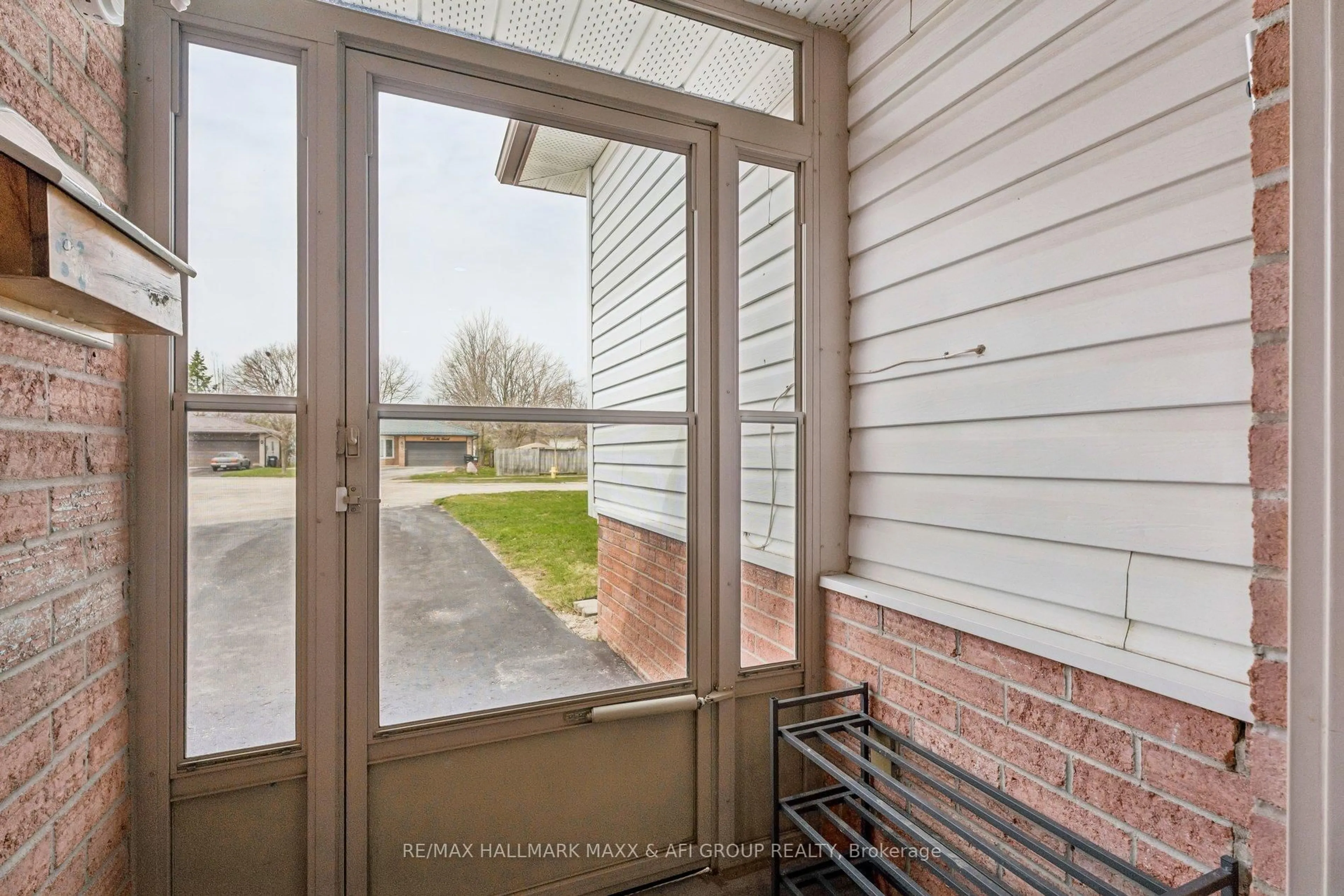 Unknown for 11 Charlotte Crt, Barrie Ontario L4N 6B2