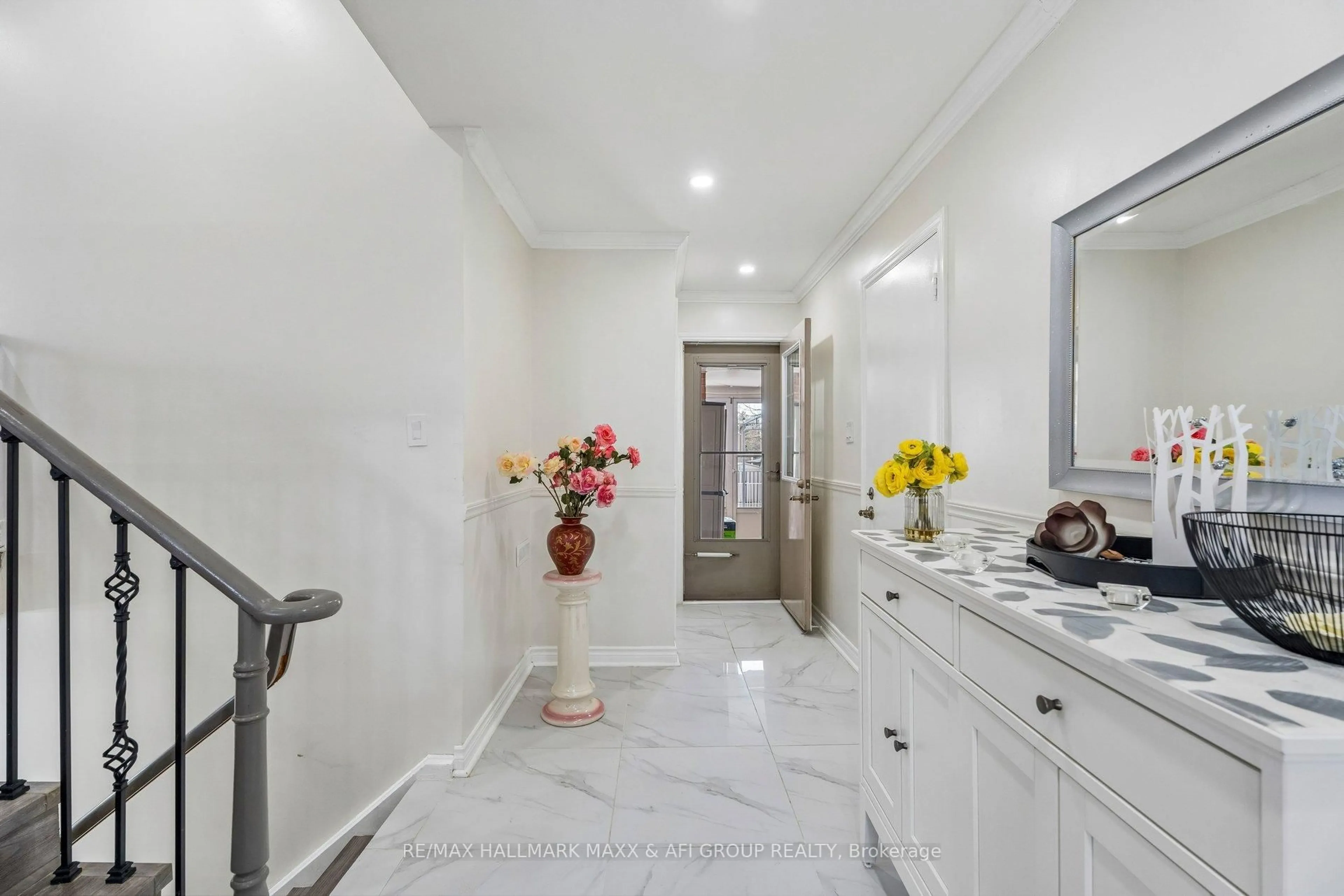 Unknown for 11 Charlotte Crt, Barrie Ontario L4N 6B2