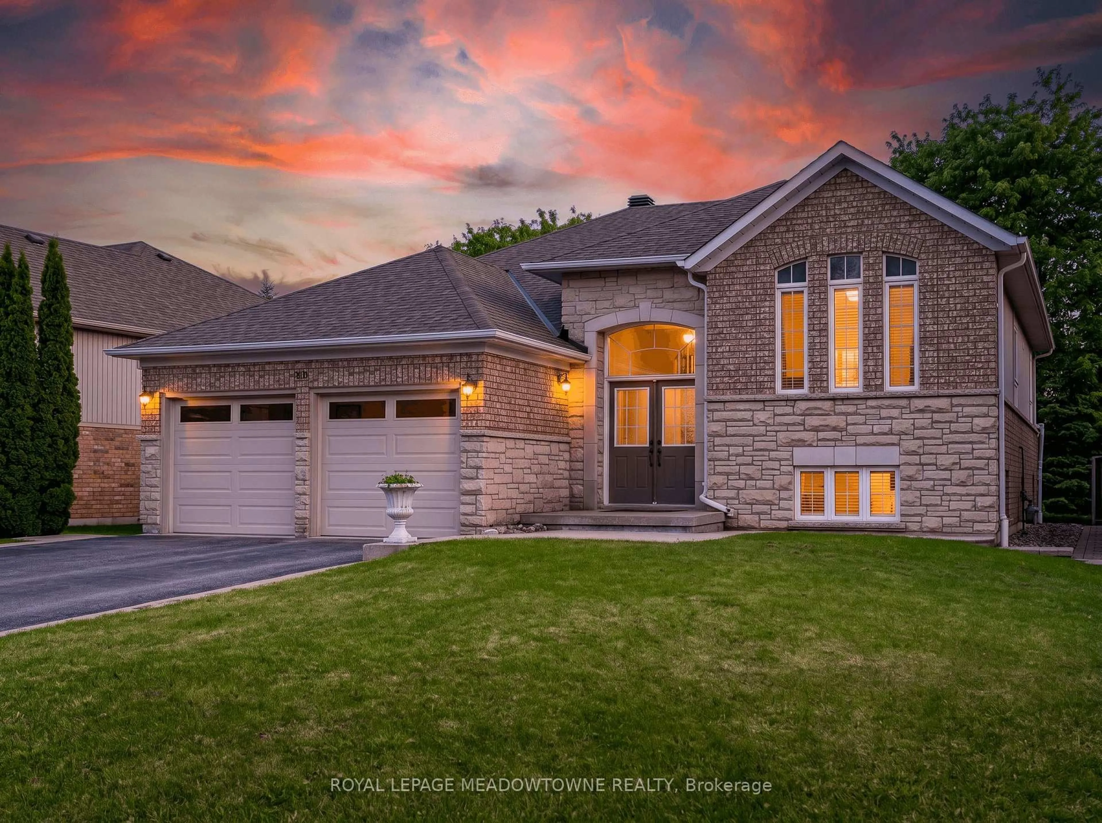 Home with brick exterior material, street for 30 Cranberry Hts, Wasaga Beach Ontario L9Z 1M9