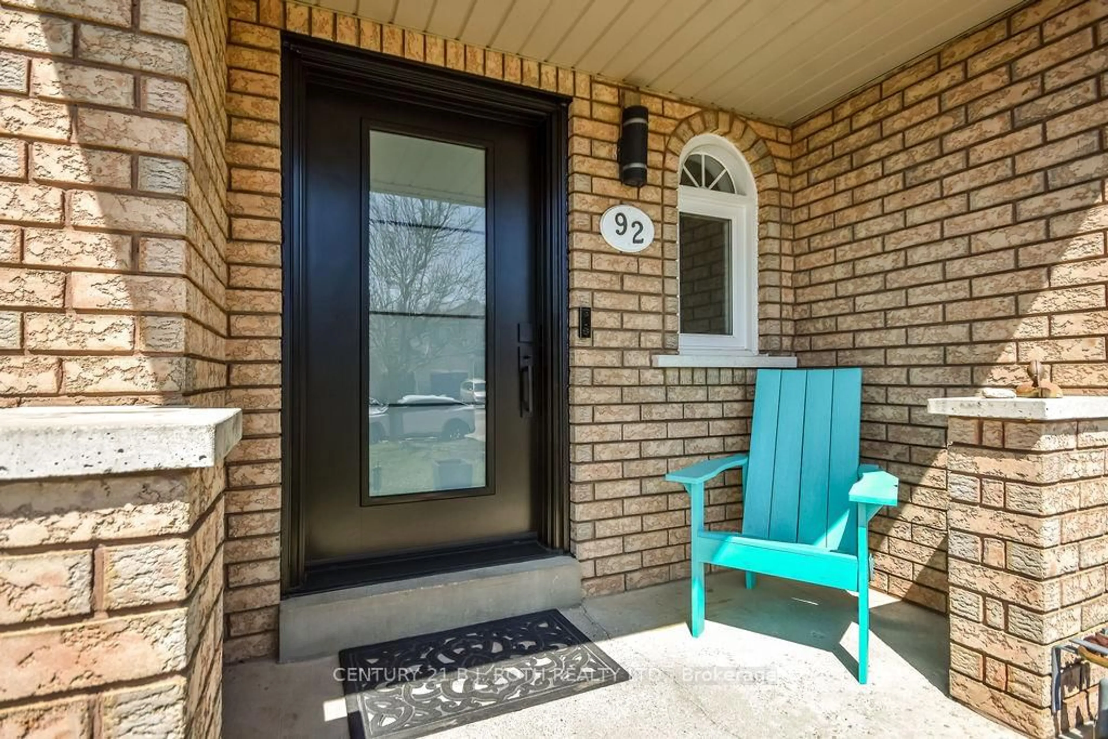 Indoor entryway for 92 Cunningham Dr, Barrie Ontario L4N 8L5