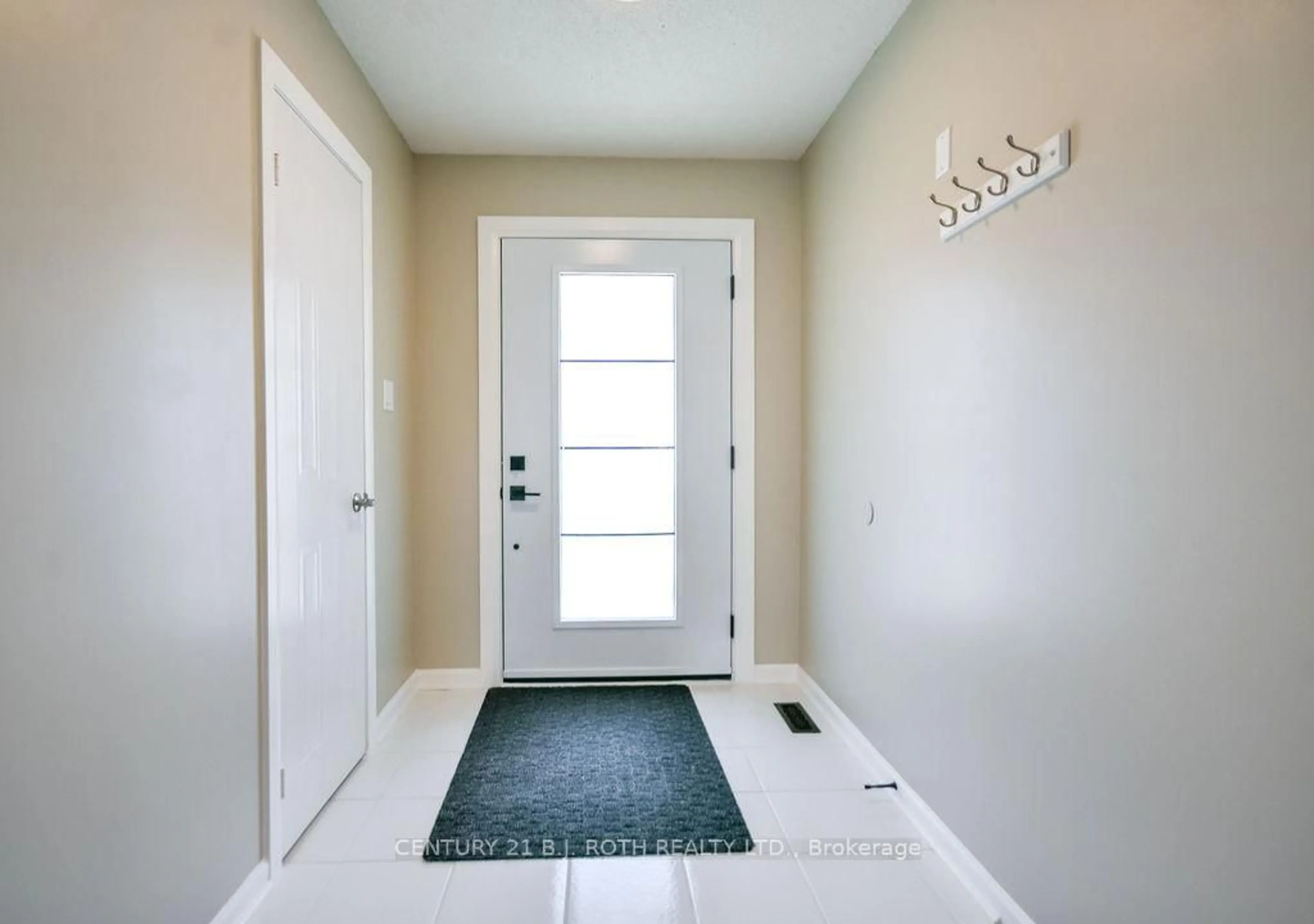 Indoor entryway for 92 Cunningham Dr, Barrie Ontario L4N 8L5