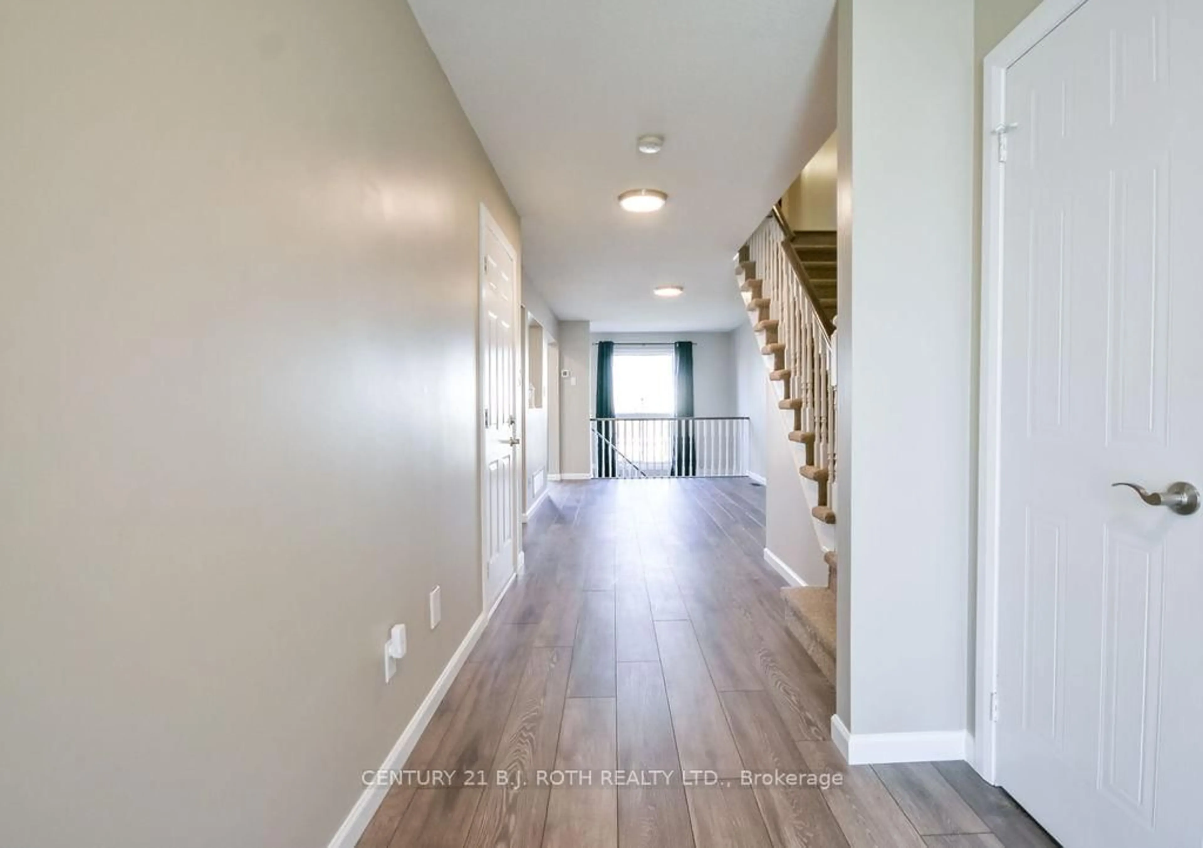 Indoor entryway for 92 Cunningham Dr, Barrie Ontario L4N 8L5