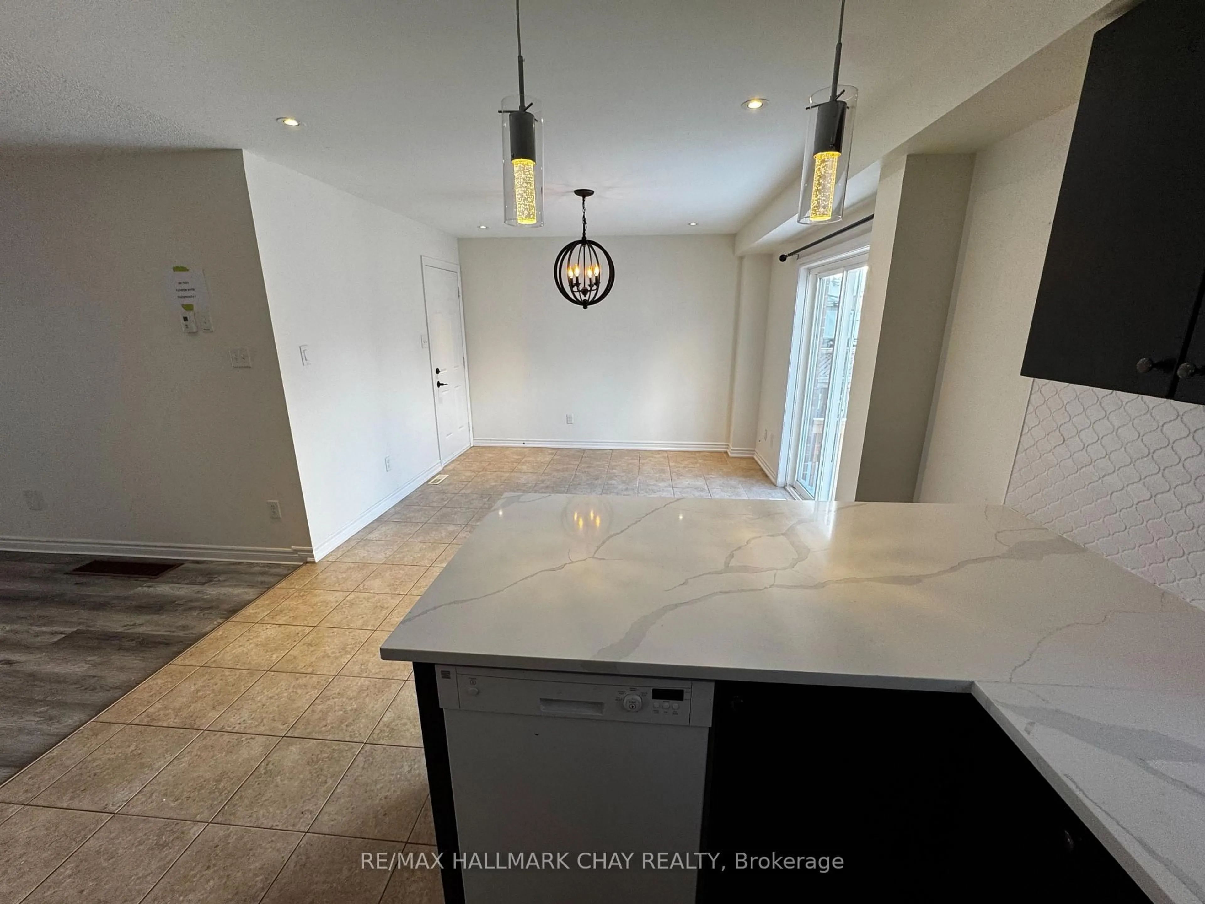 Open concept kitchen, ceramic/tile floor for 77 White Cres, Barrie Ontario L4N 5Z9
