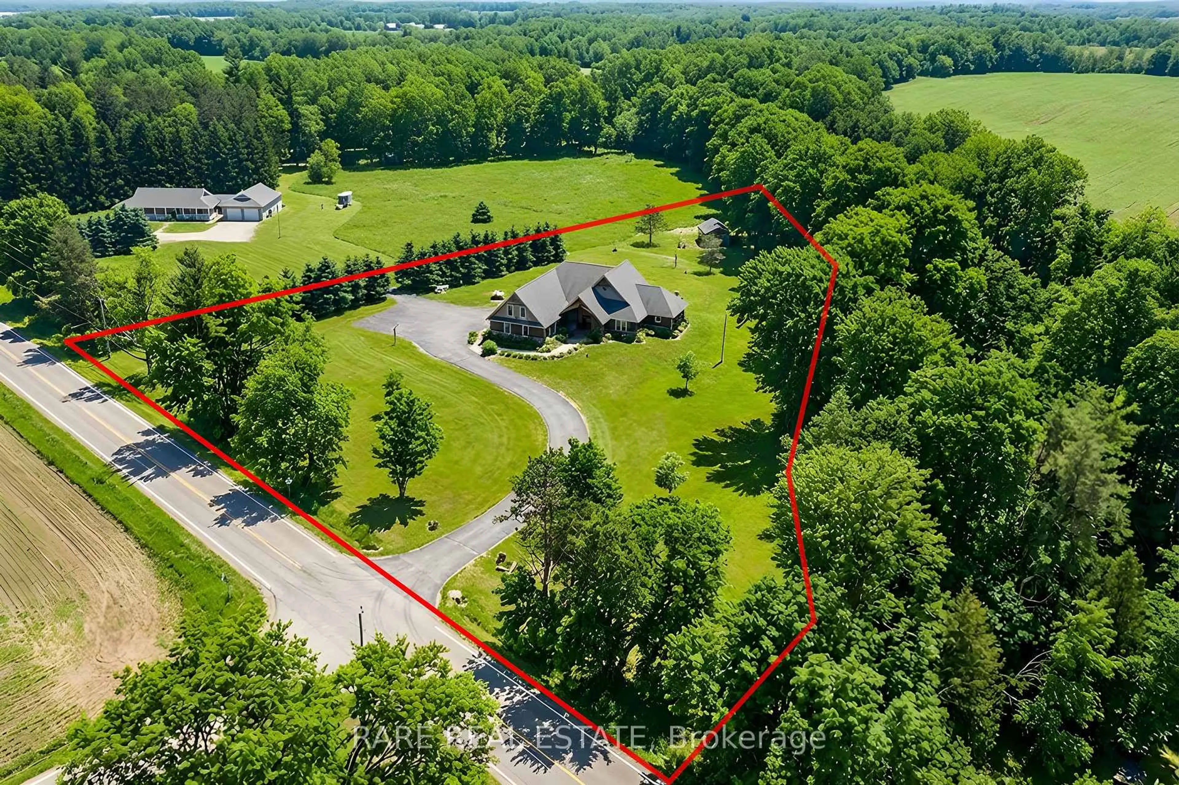 A pic from outside/outdoor area/front of a property/back of a property/a pic from drone, unknown for 2957 3/4 Sunnidale Sdrd, Clearview Ontario L0M 1N0