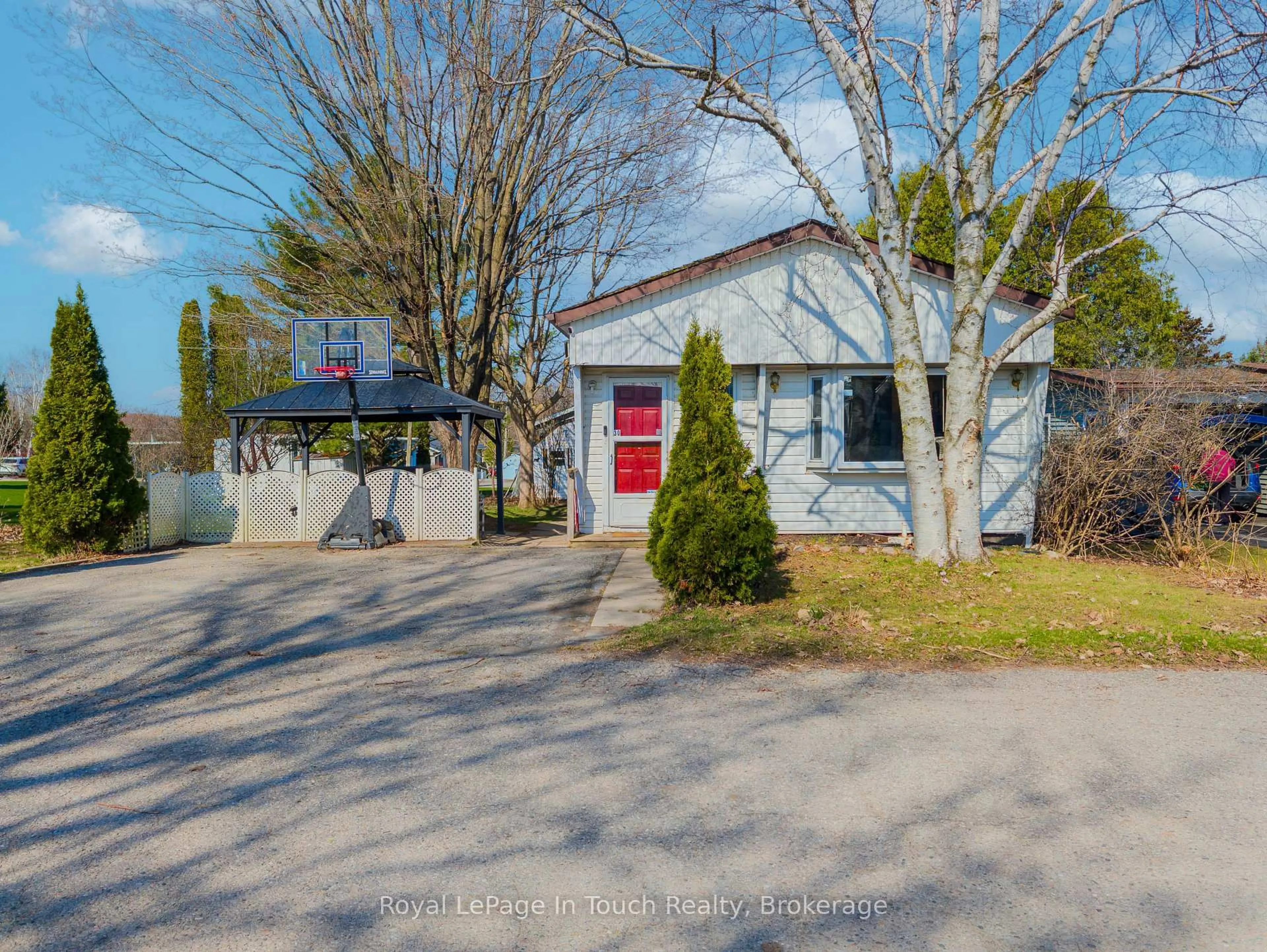 A pic from outside/outdoor area/front of a property/back of a property/a pic from drone, street for 30 Berts Rd, Midland Ontario L4R 5B5